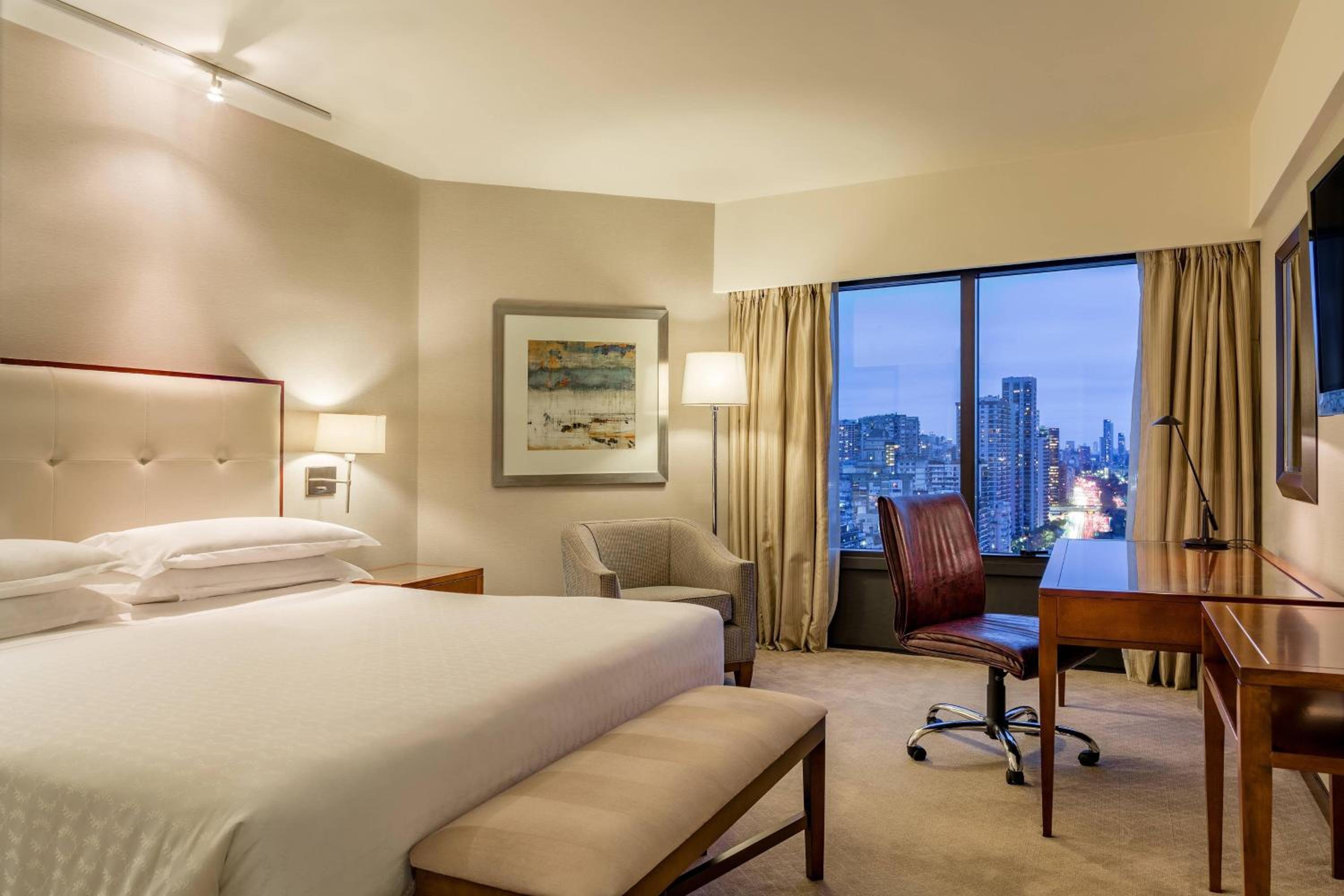One-Bedroom Premier Suite - Club Lounge