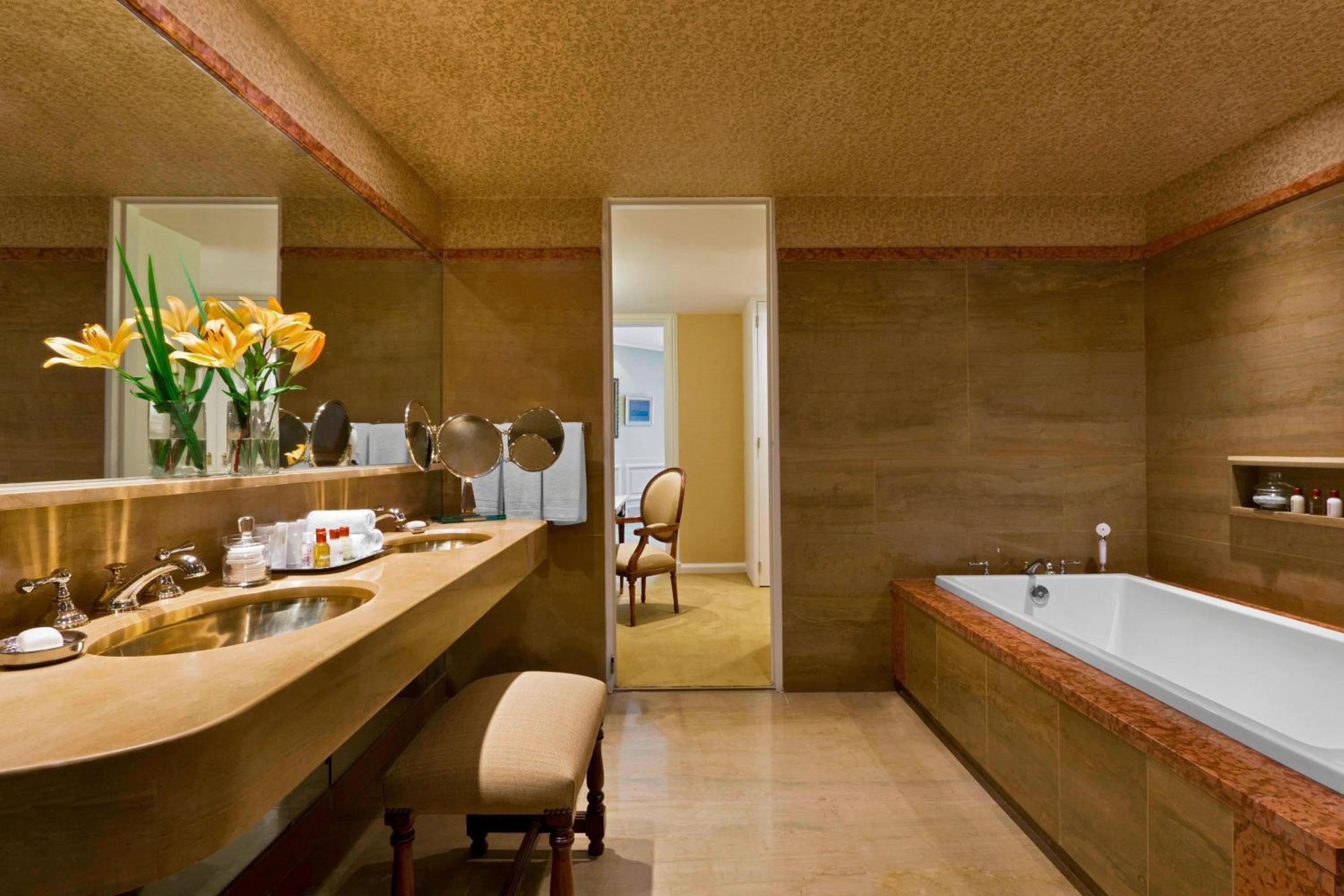 Club Suite, 1 Bedroom thumbnail 6