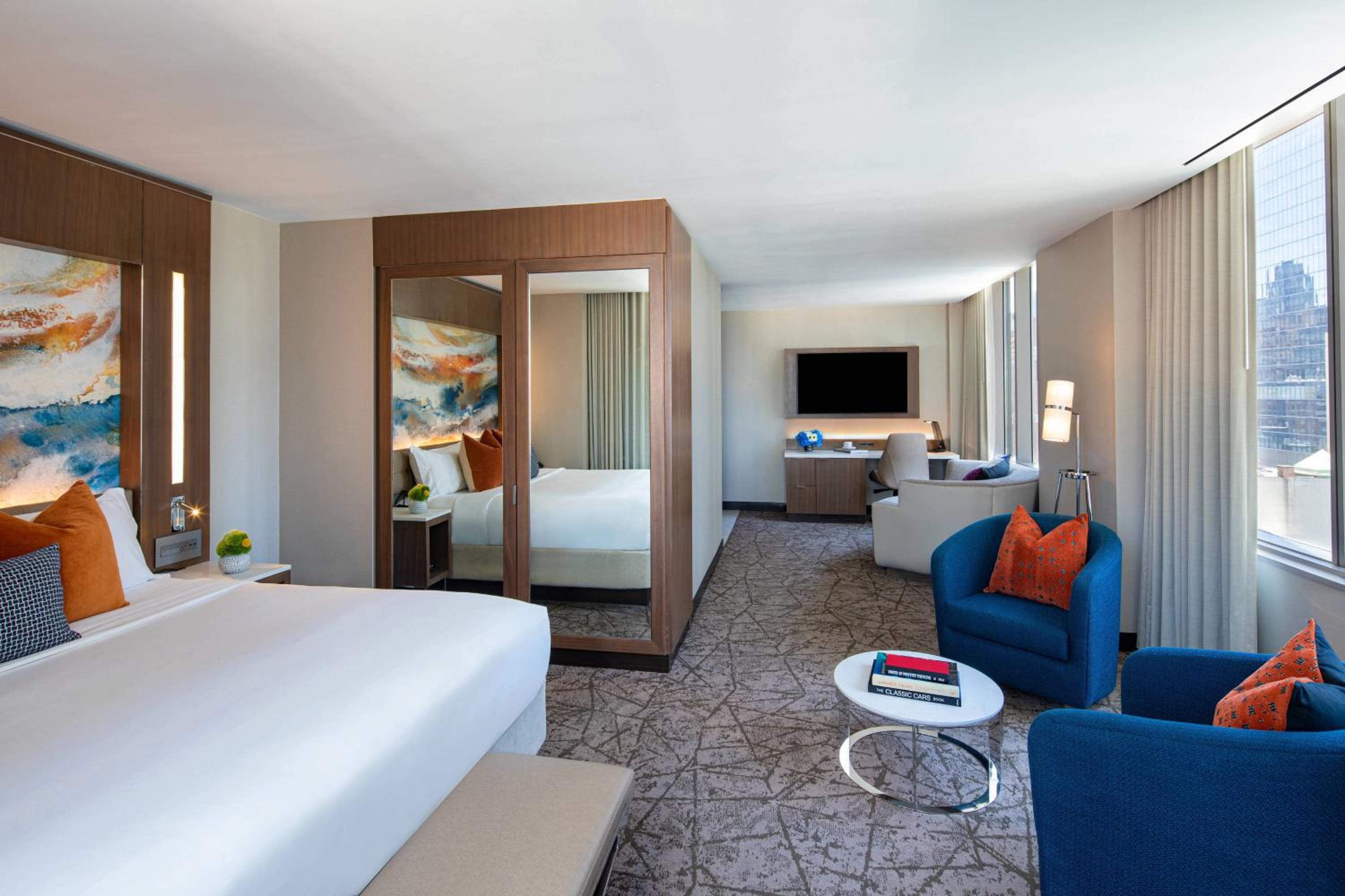 City, Suite, 1 King, Sofa bed