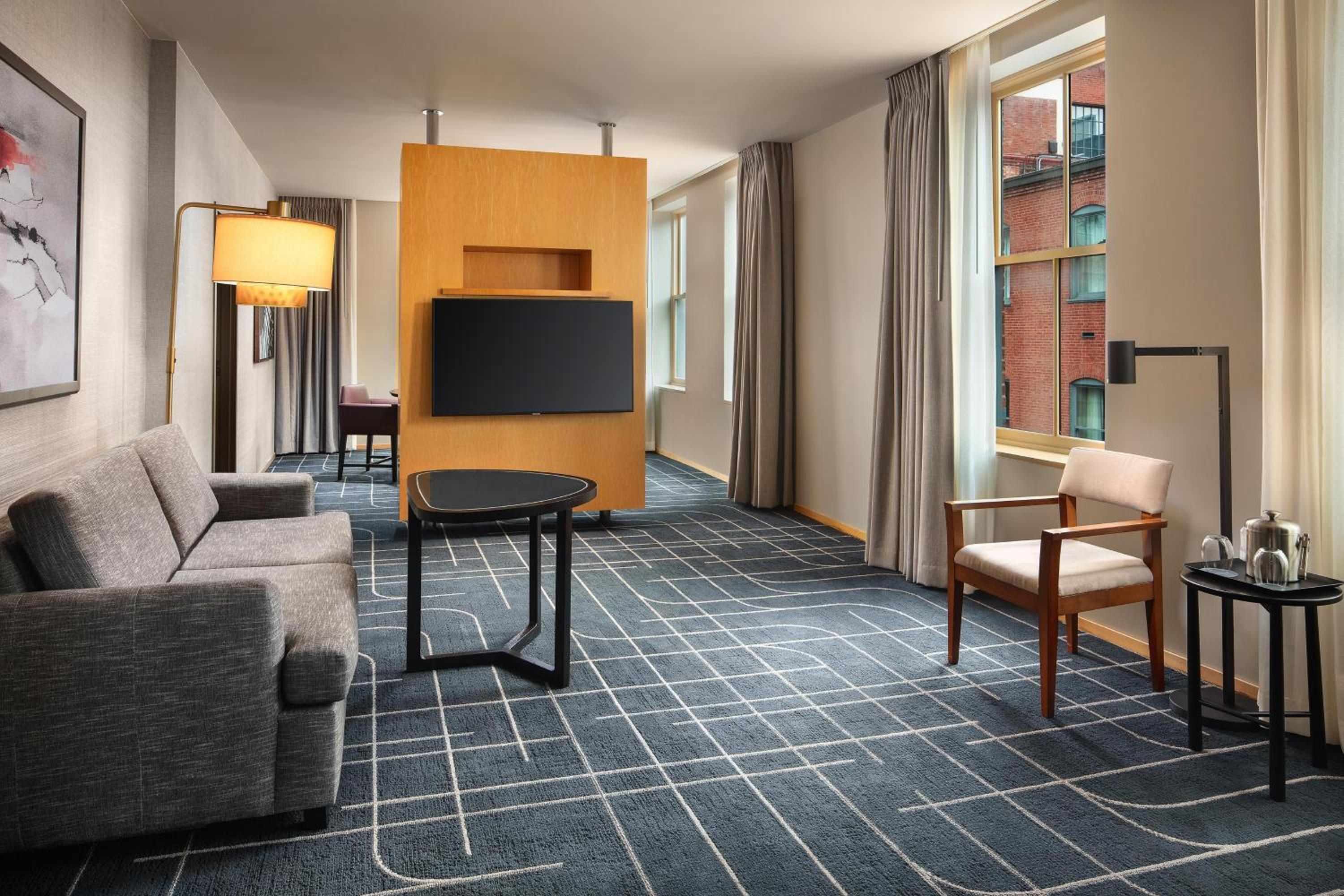 Executive Suite, 1 King, Sofa bed