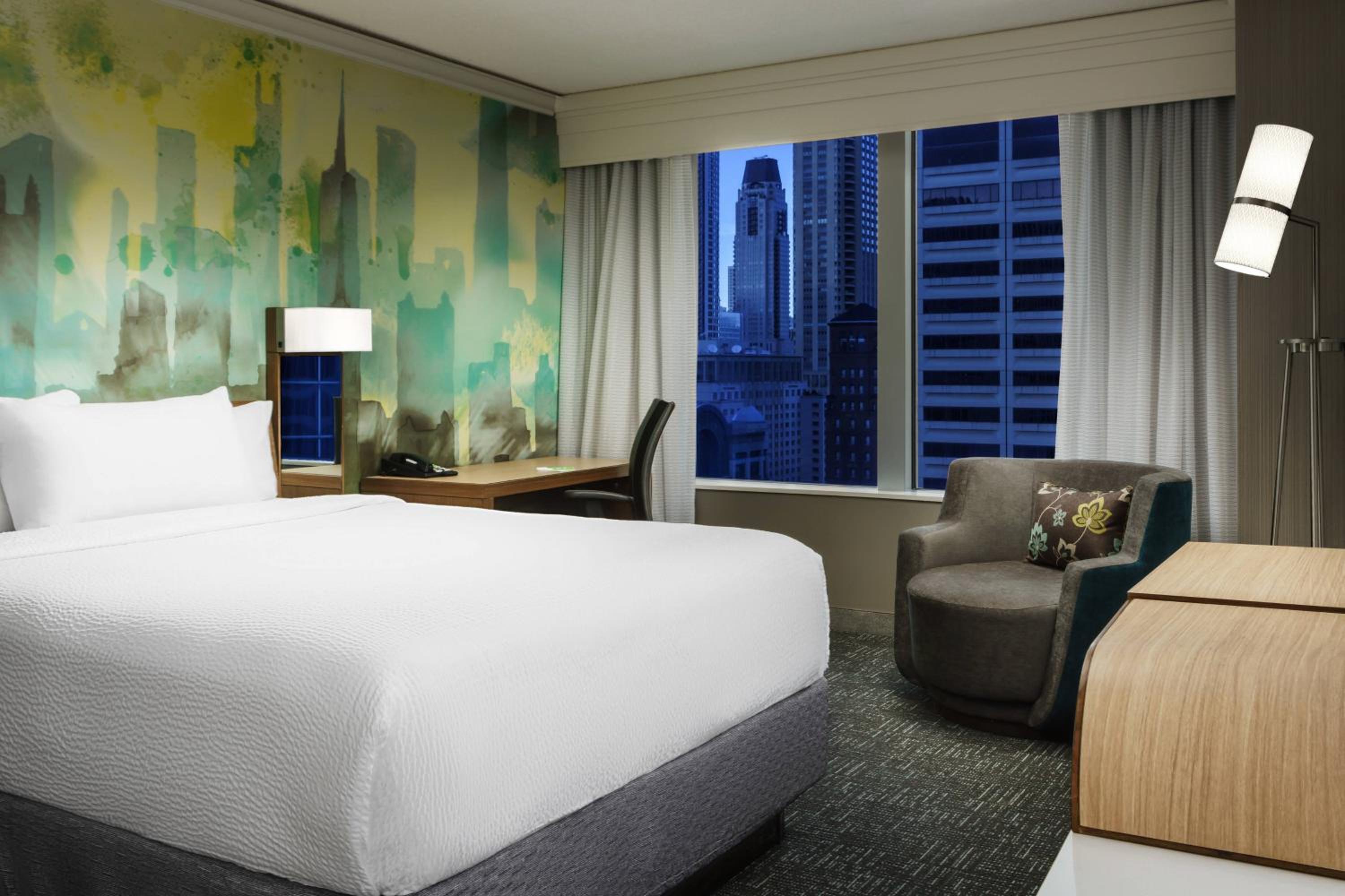 Queen Room with City View thumbnail 5