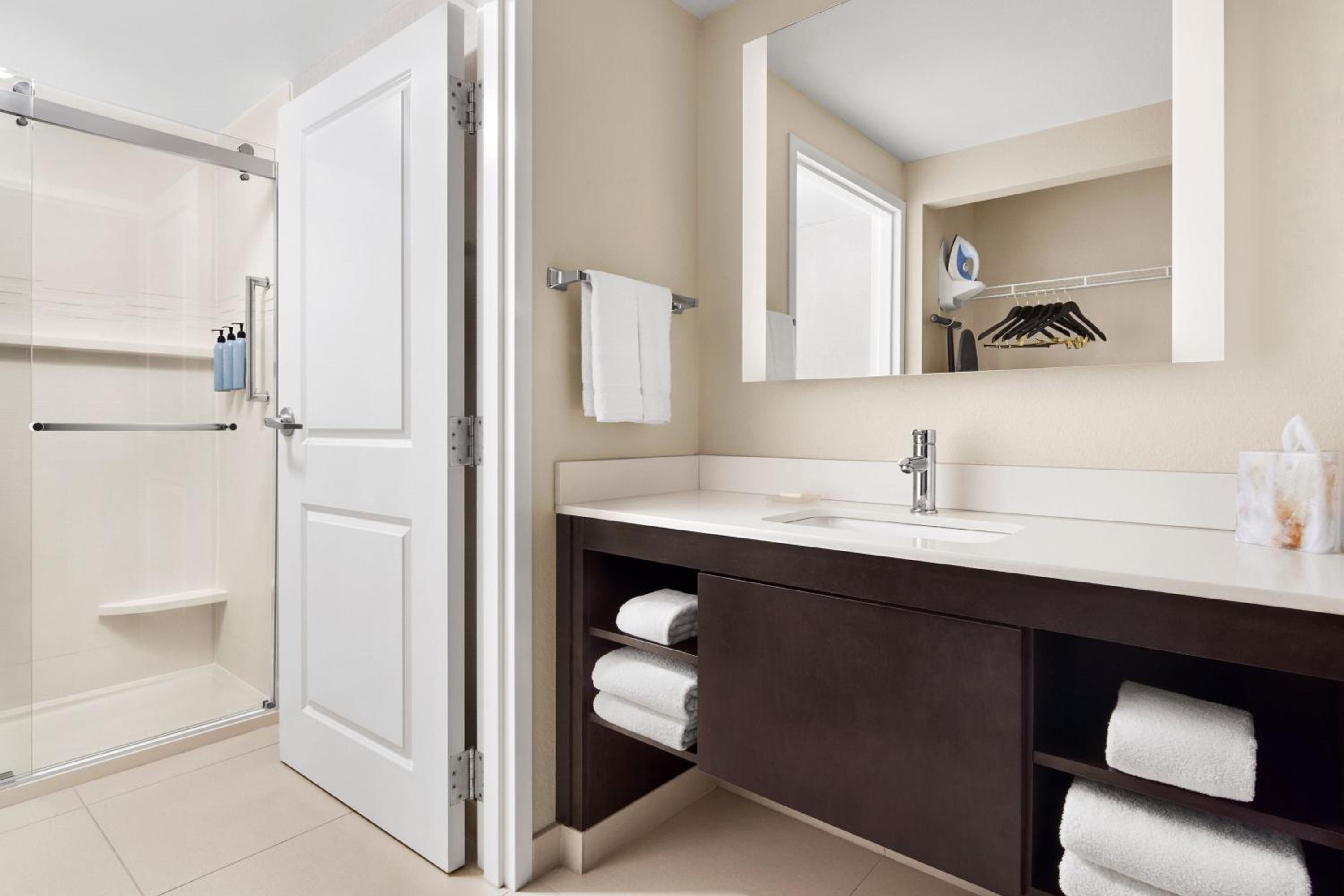Two-Bedroom Suite - Photo 4
