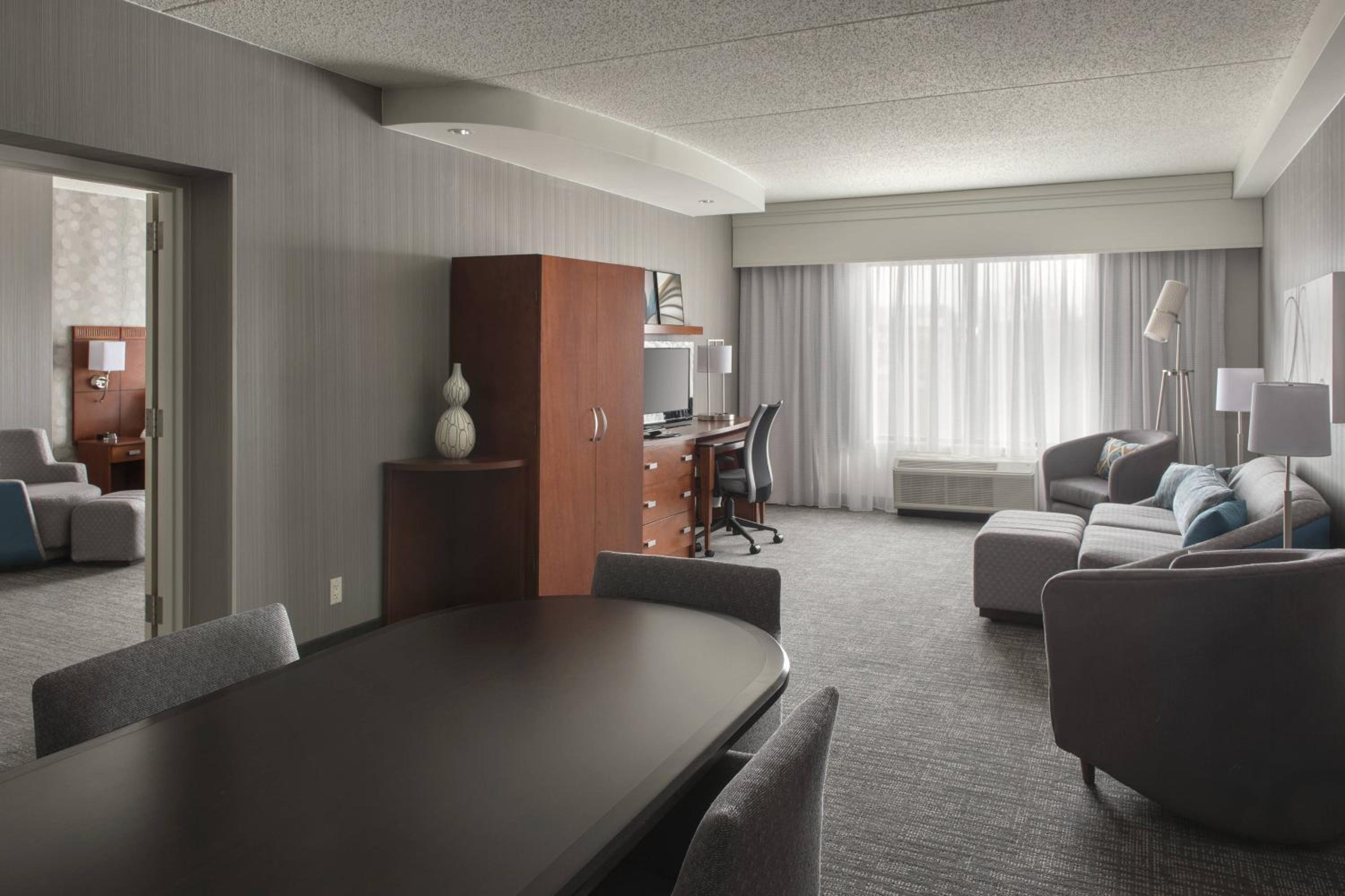 Suite, 1 King, Sofa bed photo 1