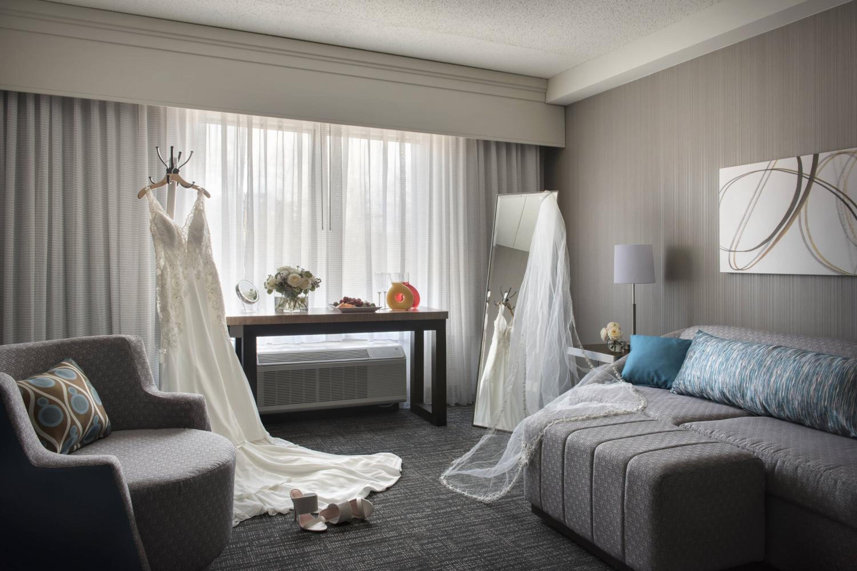 Suite, 1 King, Sofa bed photo 3