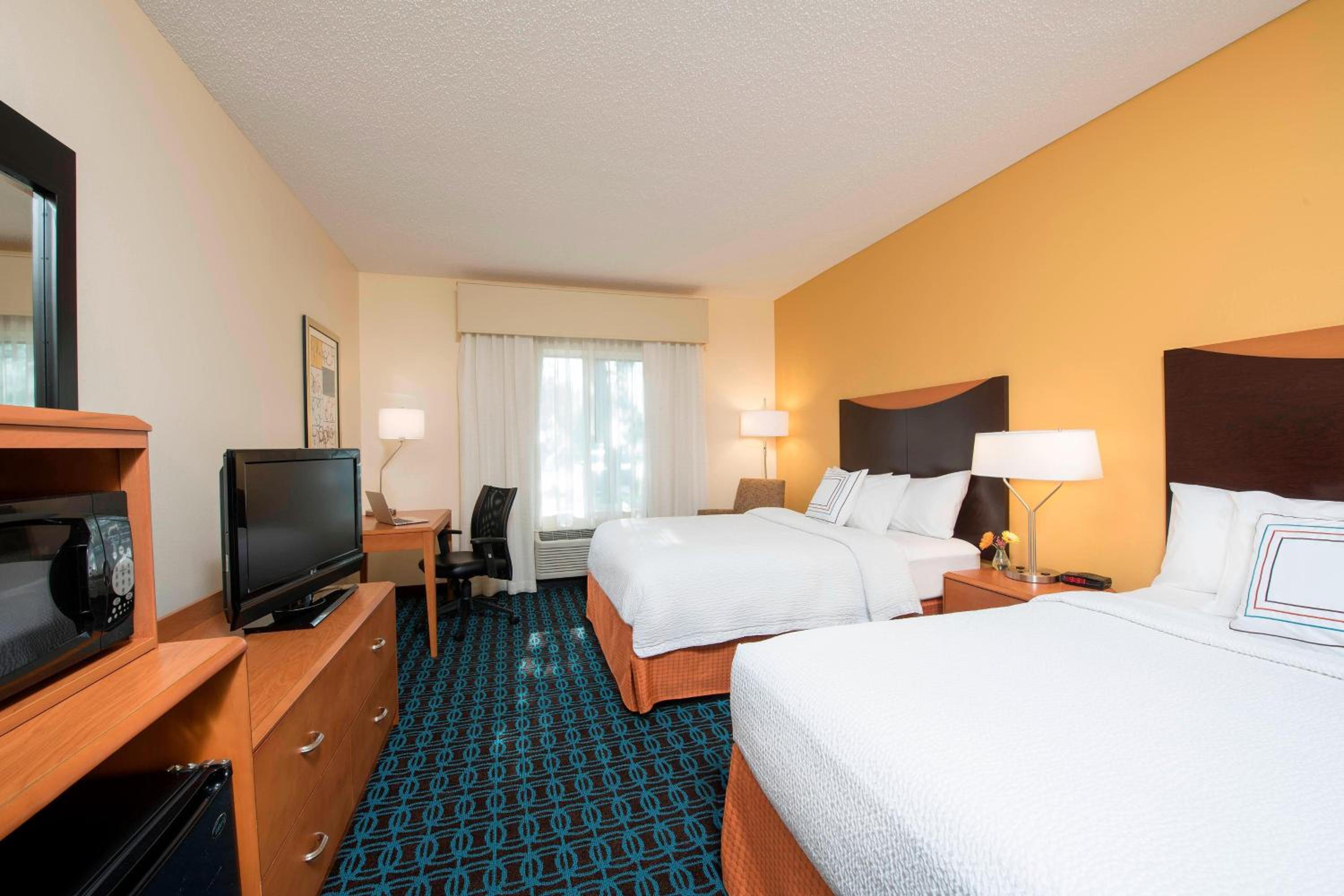 Queen Room with Two Queen Beds - Hearing Accessible photo 3