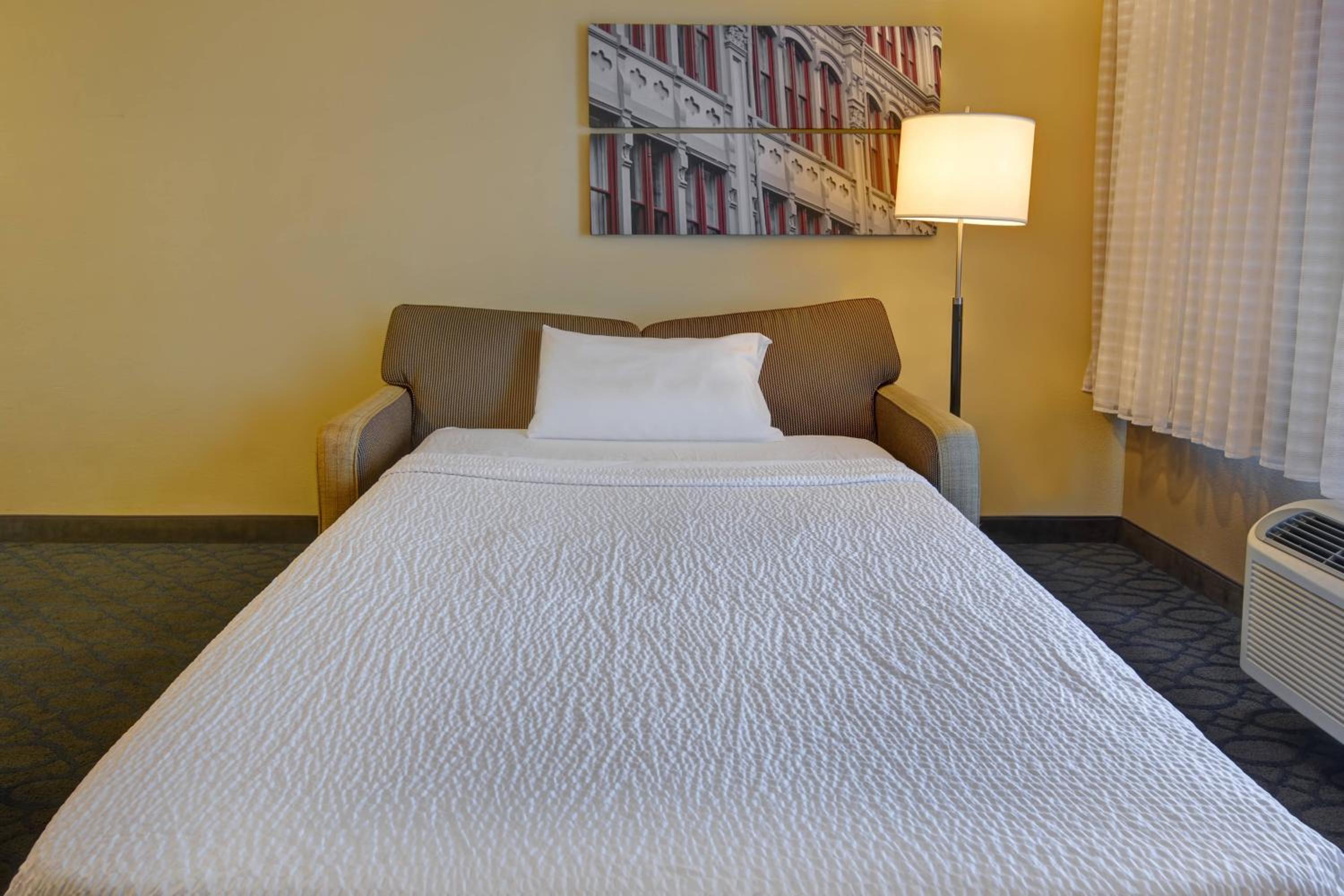 One-Bedroom King Suite with Adapted Tub - Mobility and Hearing Accessible photo 1