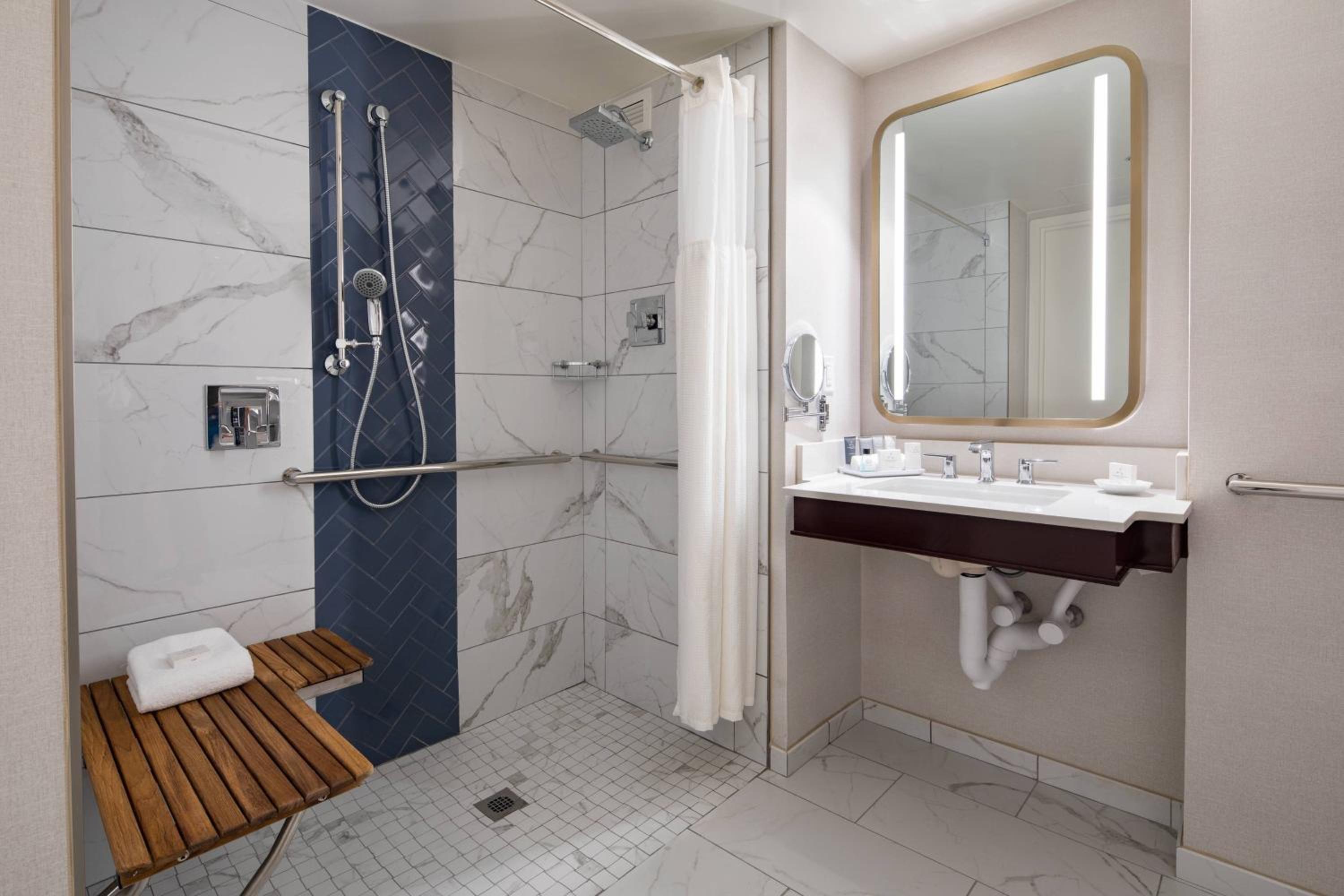 King Room - Hearing Accessible - Photo 6