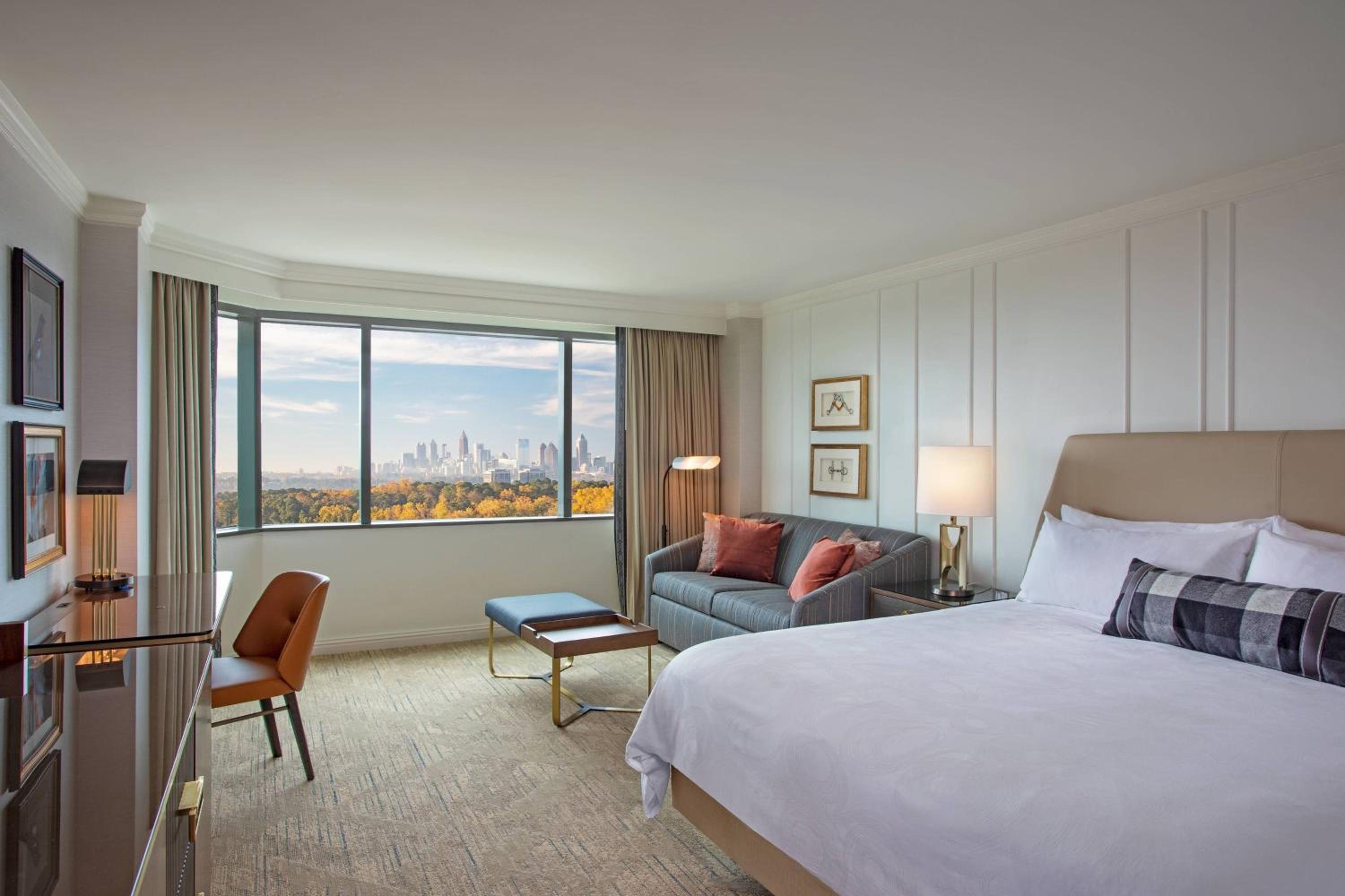 Deluxe King Room with City View - Photo 1