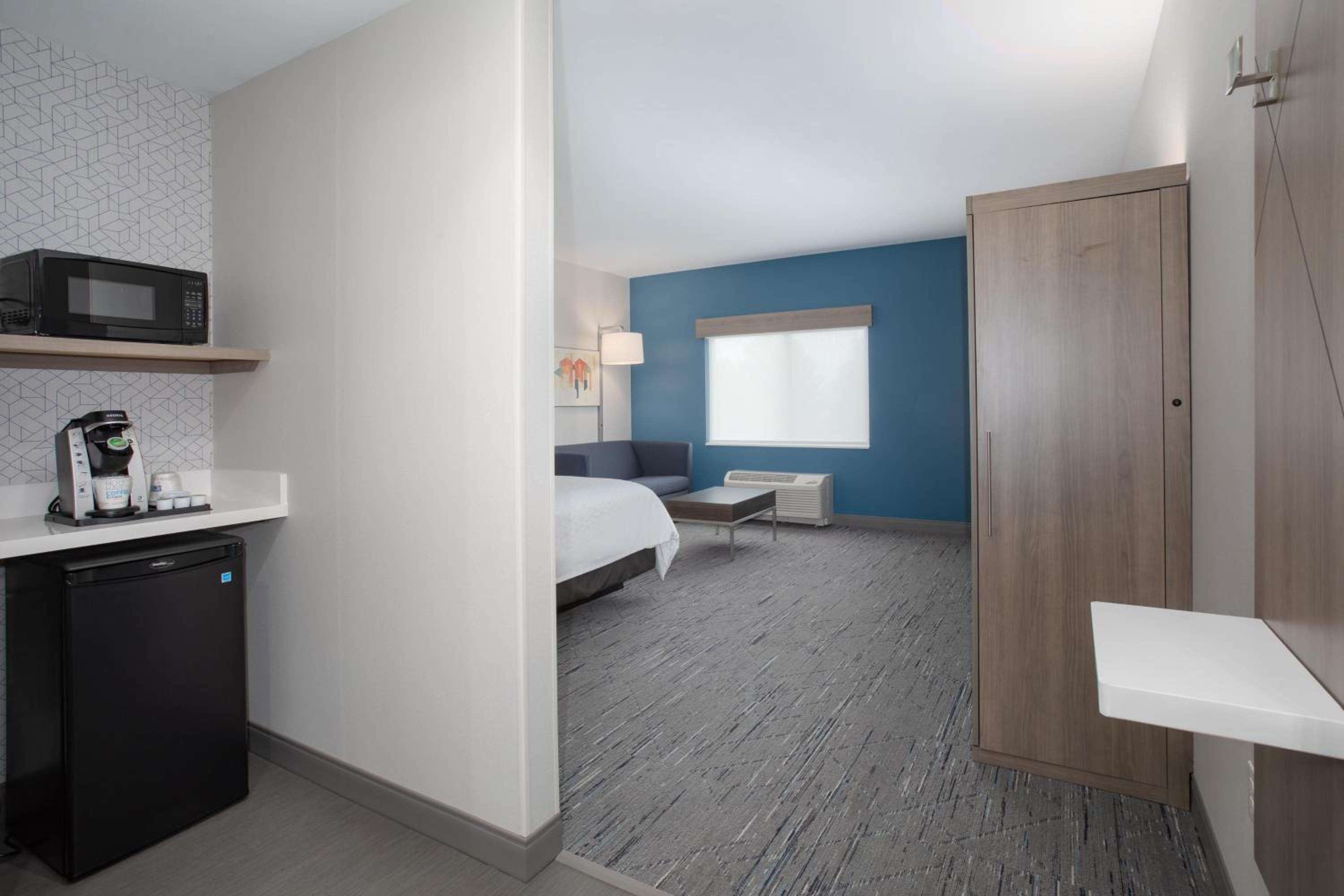 One-Bedroom Suite - Photo 1