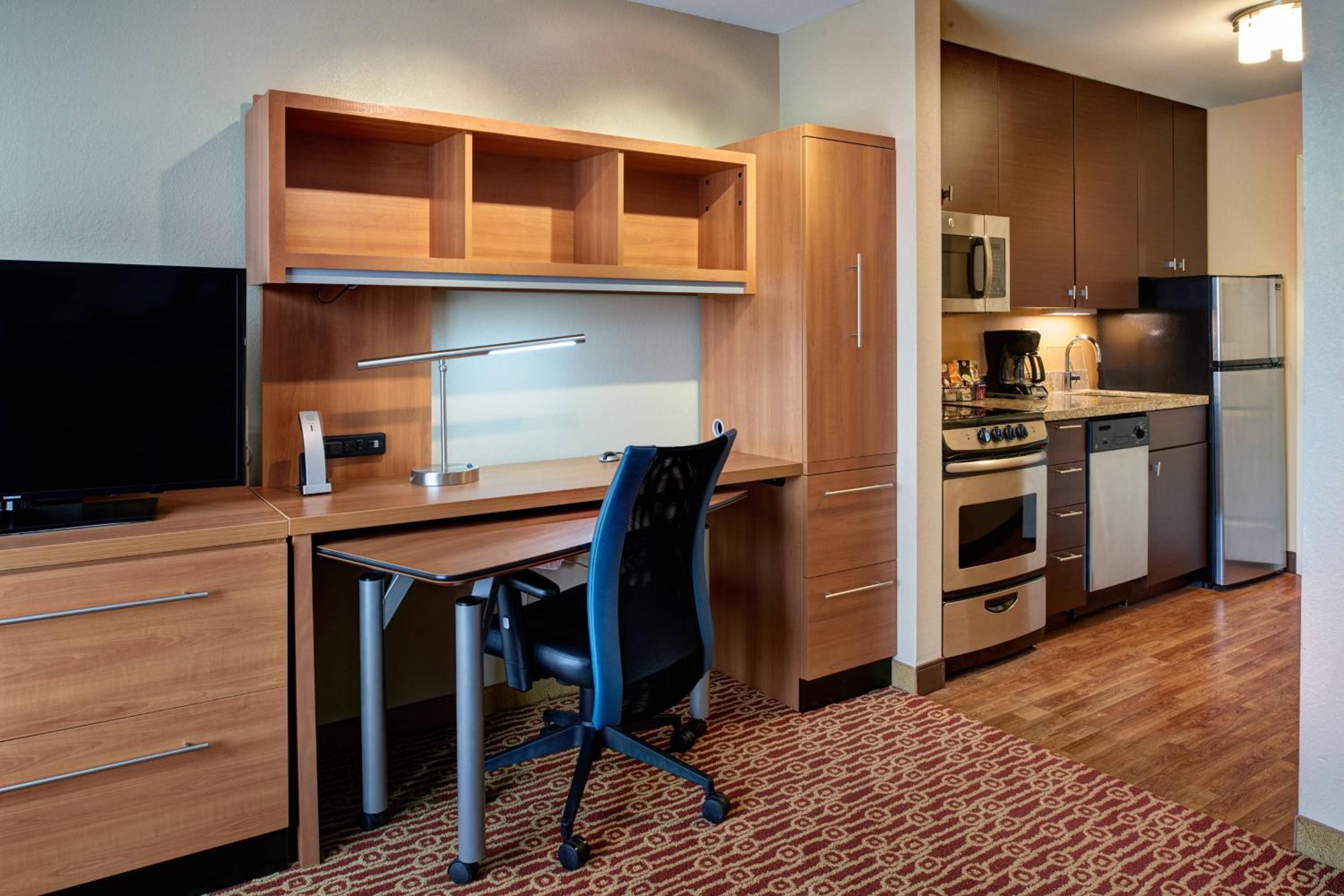 One-Bedroom Suite with City View photo 2