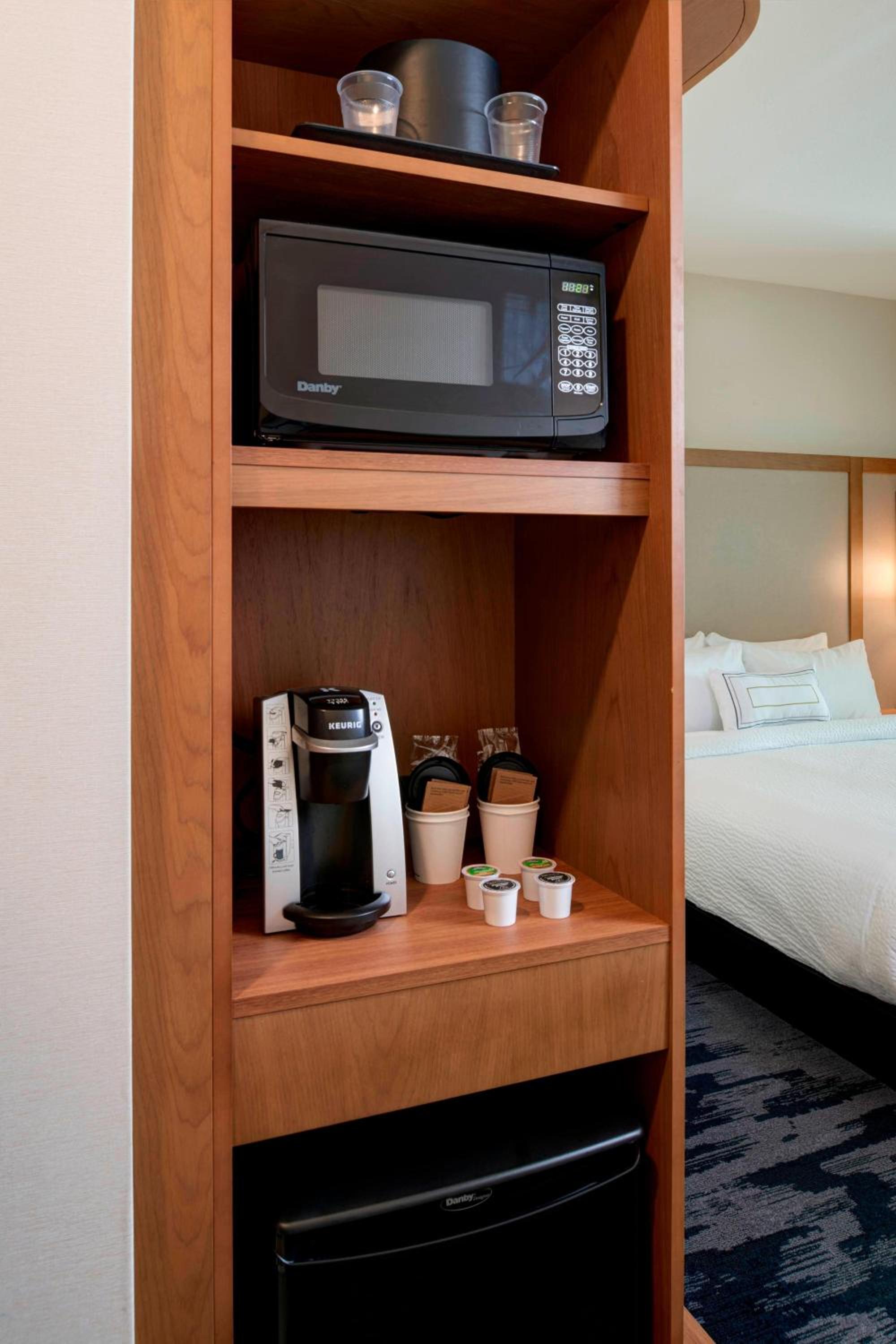 Queen Suite with Two Queen Beds photo 2