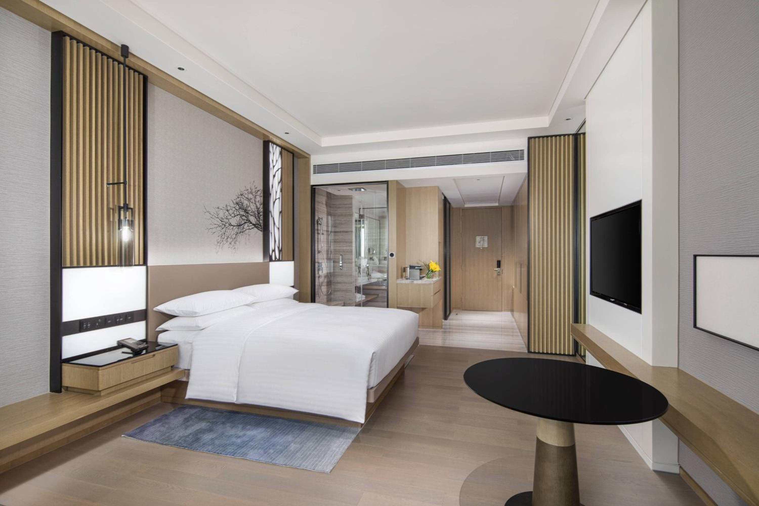 Guest room, 1 King, City view photo 1