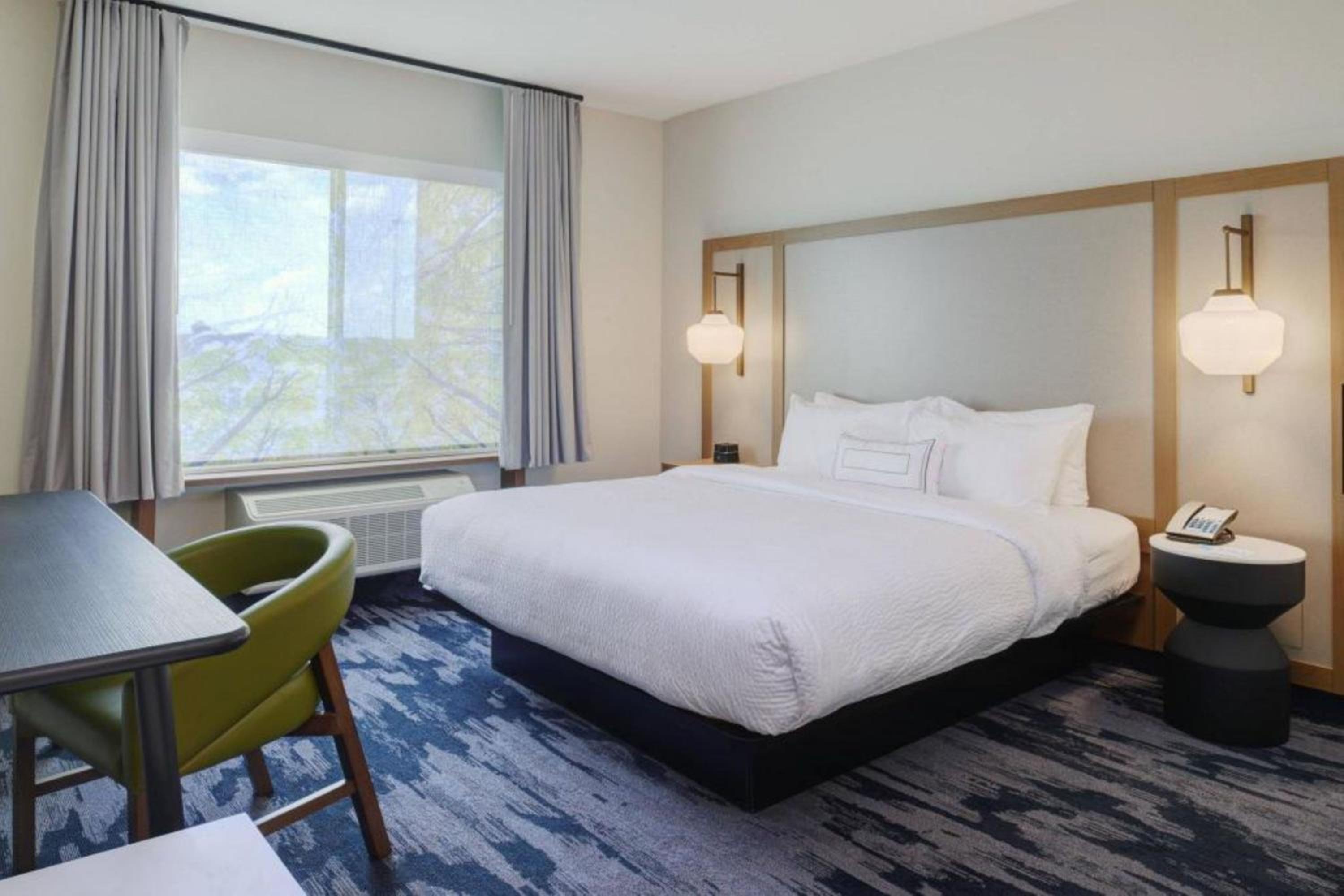 King Room - Mobility Accessible - Photo 5