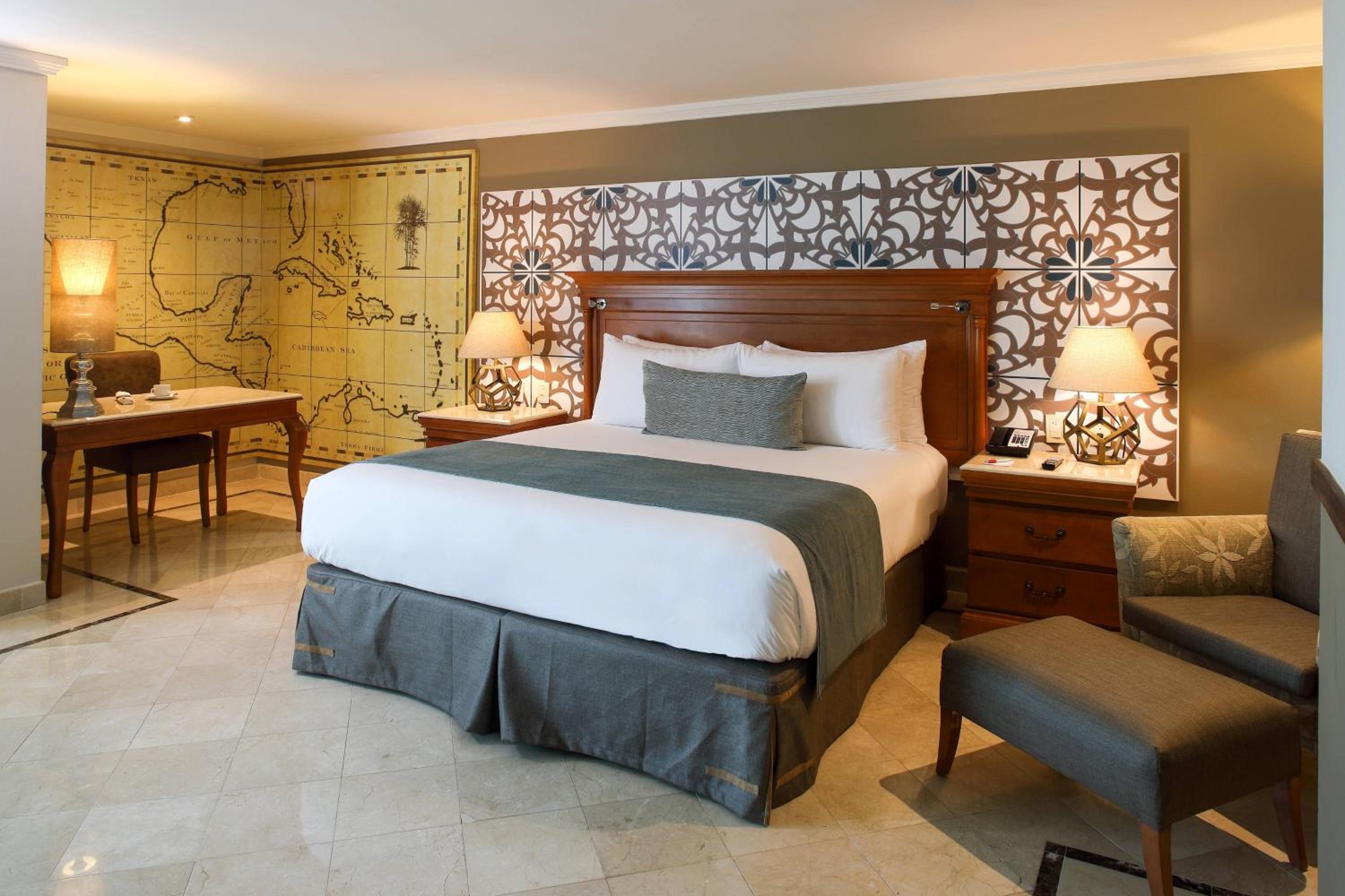 M Club lounge access, 1 Bedroom Junior Suite, 1 King - Photo 1