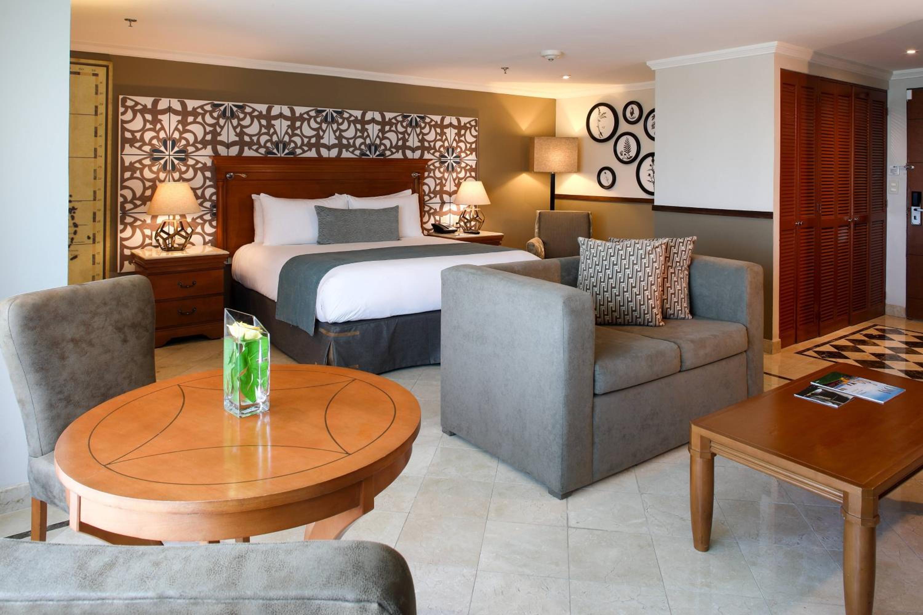 M Club lounge access, 1 Bedroom Junior Suite, 1 King - Photo 4