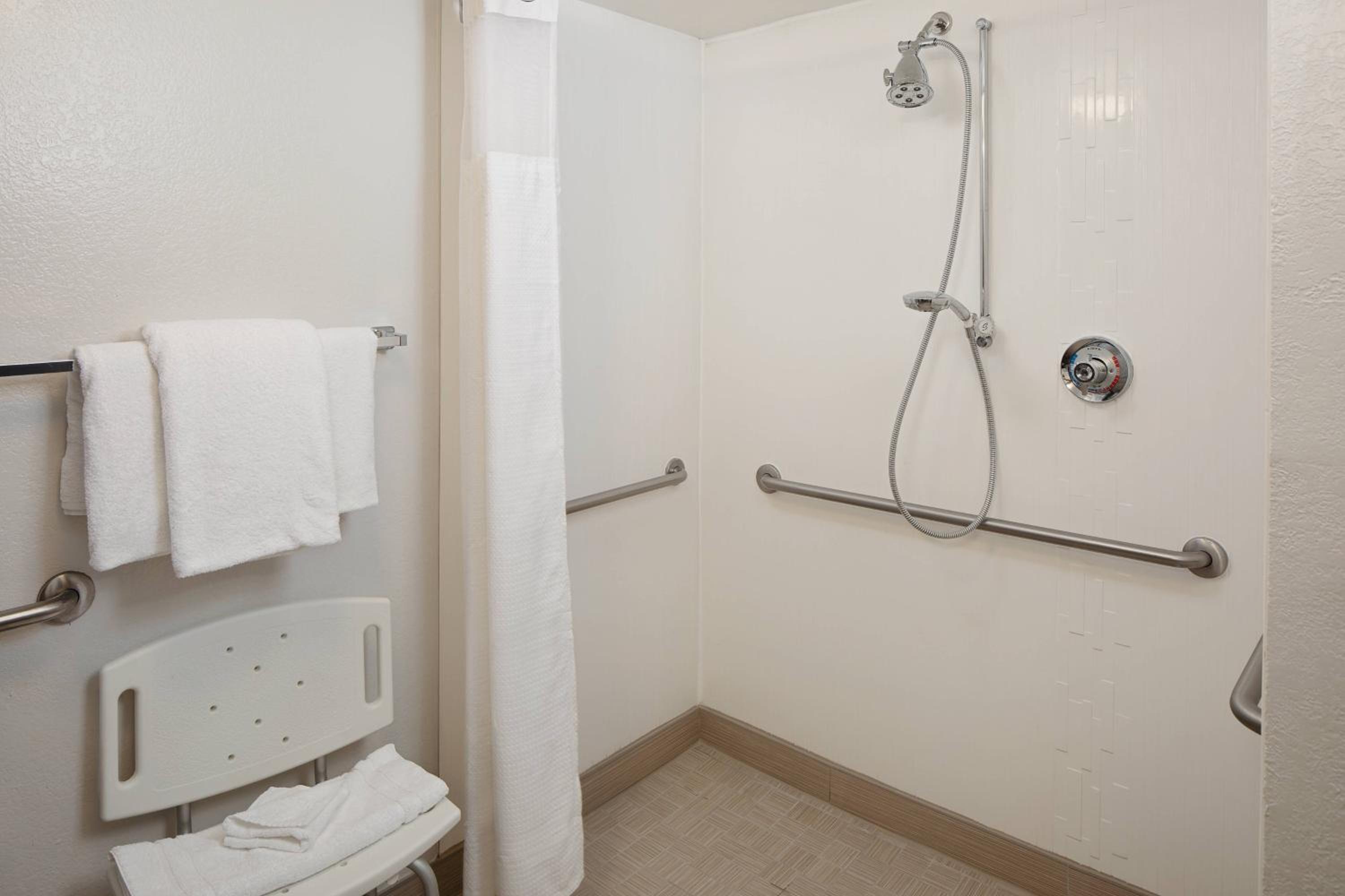 Double Room with Two Double Beds - Photo 2