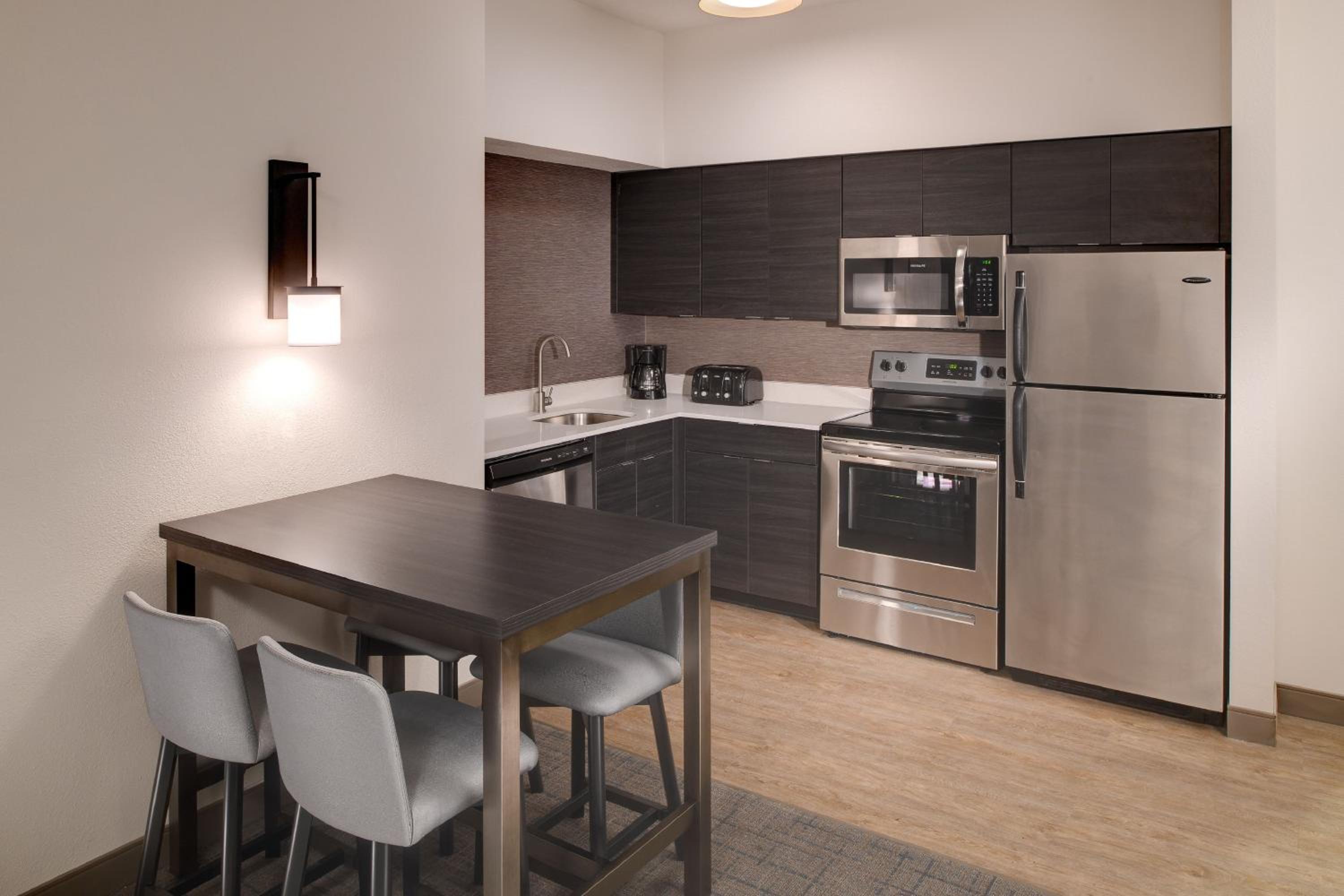 Two-Bedroom Suite - Photo 4