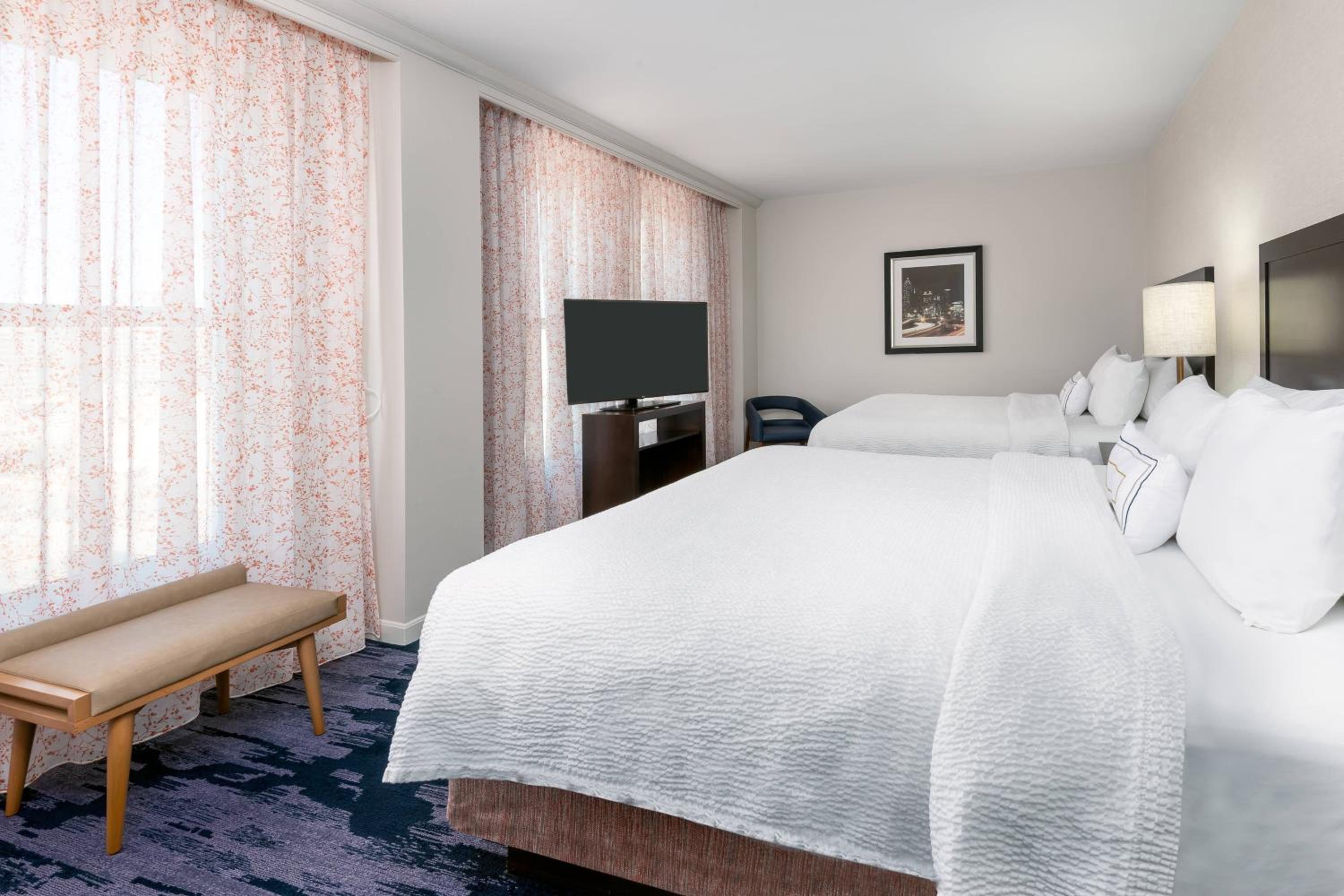 Two King Bed Suite With Sofa Bed And Living Room - Photo 2