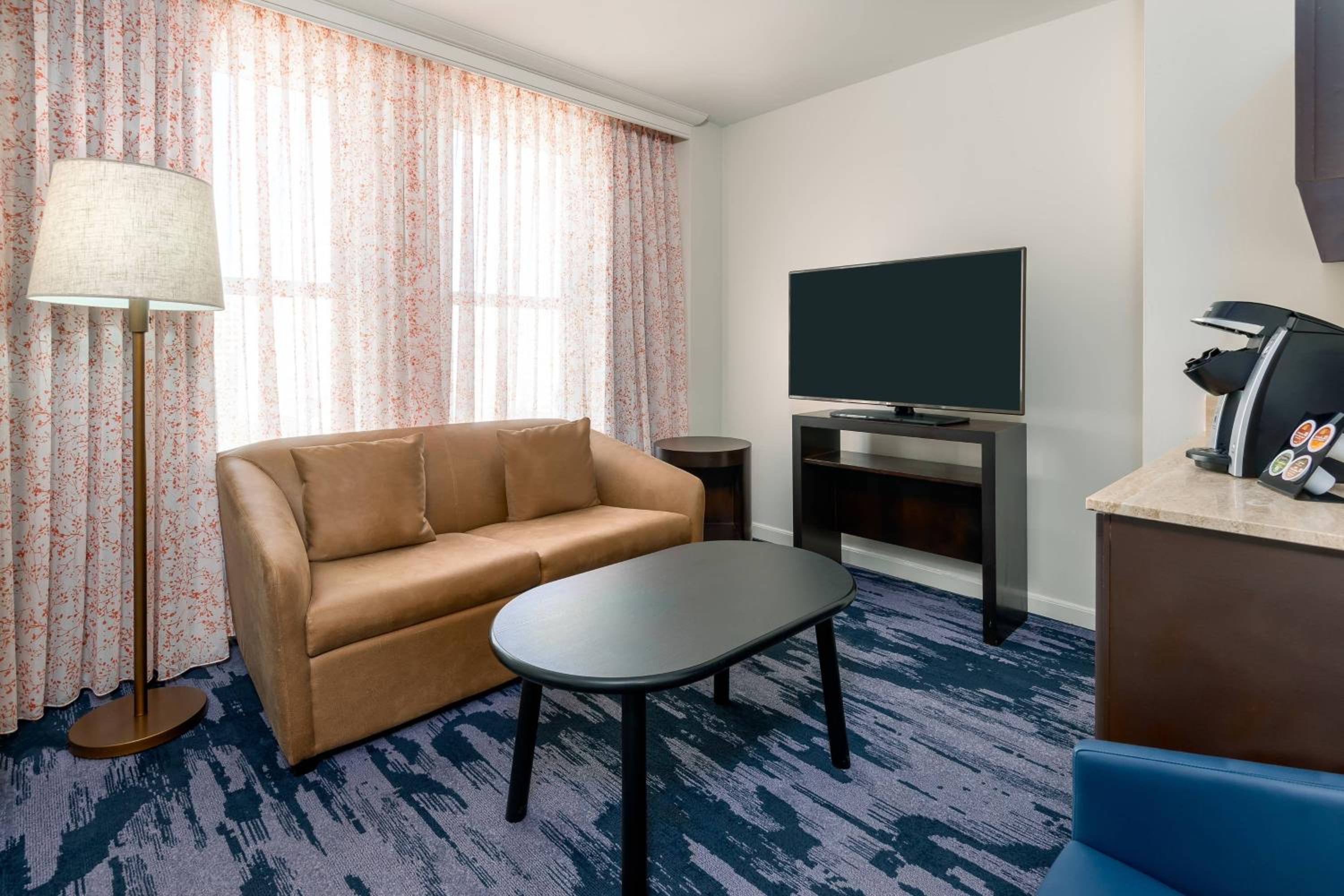 Double Suite with Two Double Beds and City View - Non Smoking - Photo 5
