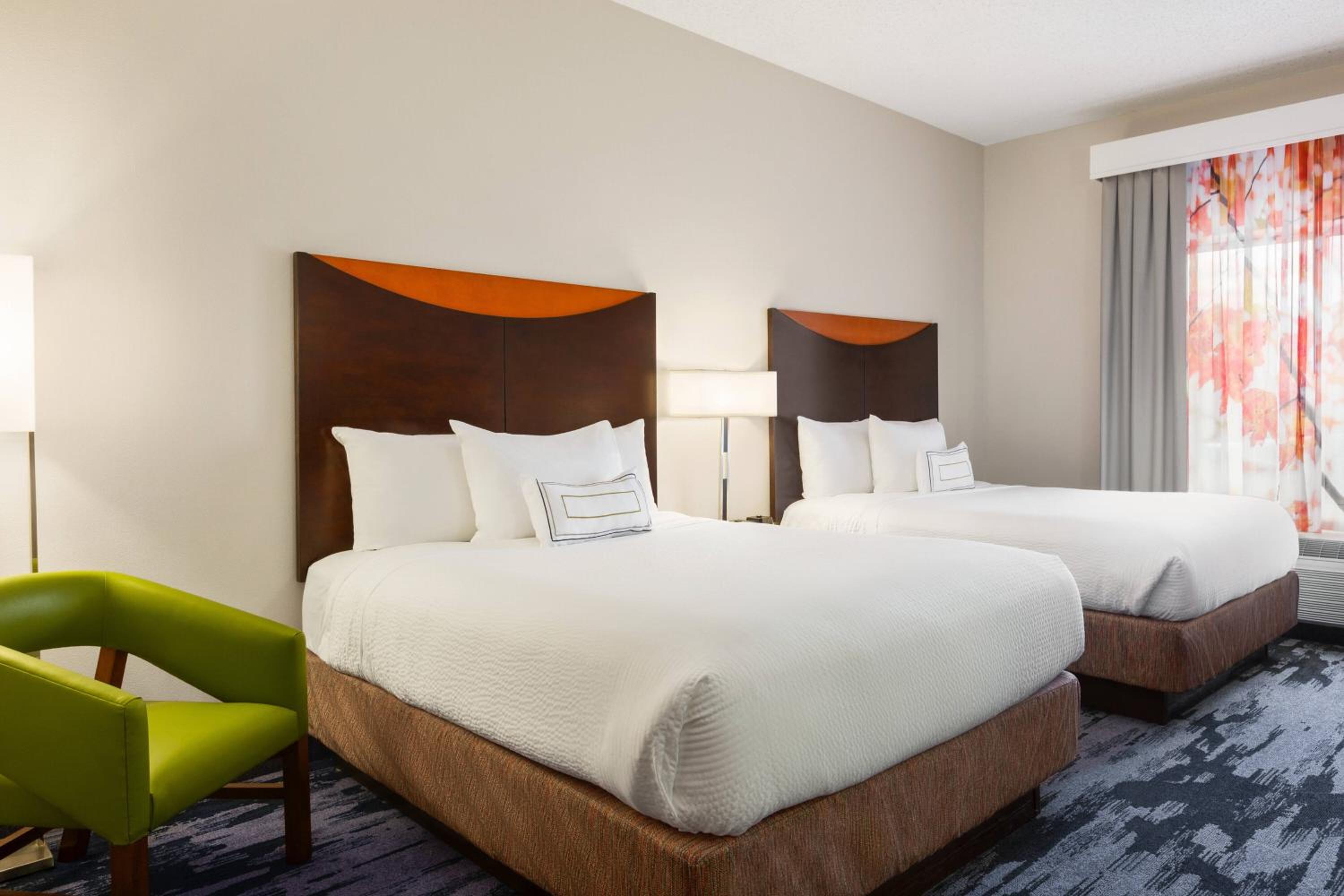 Queen Room with Two Queen Beds photo 1