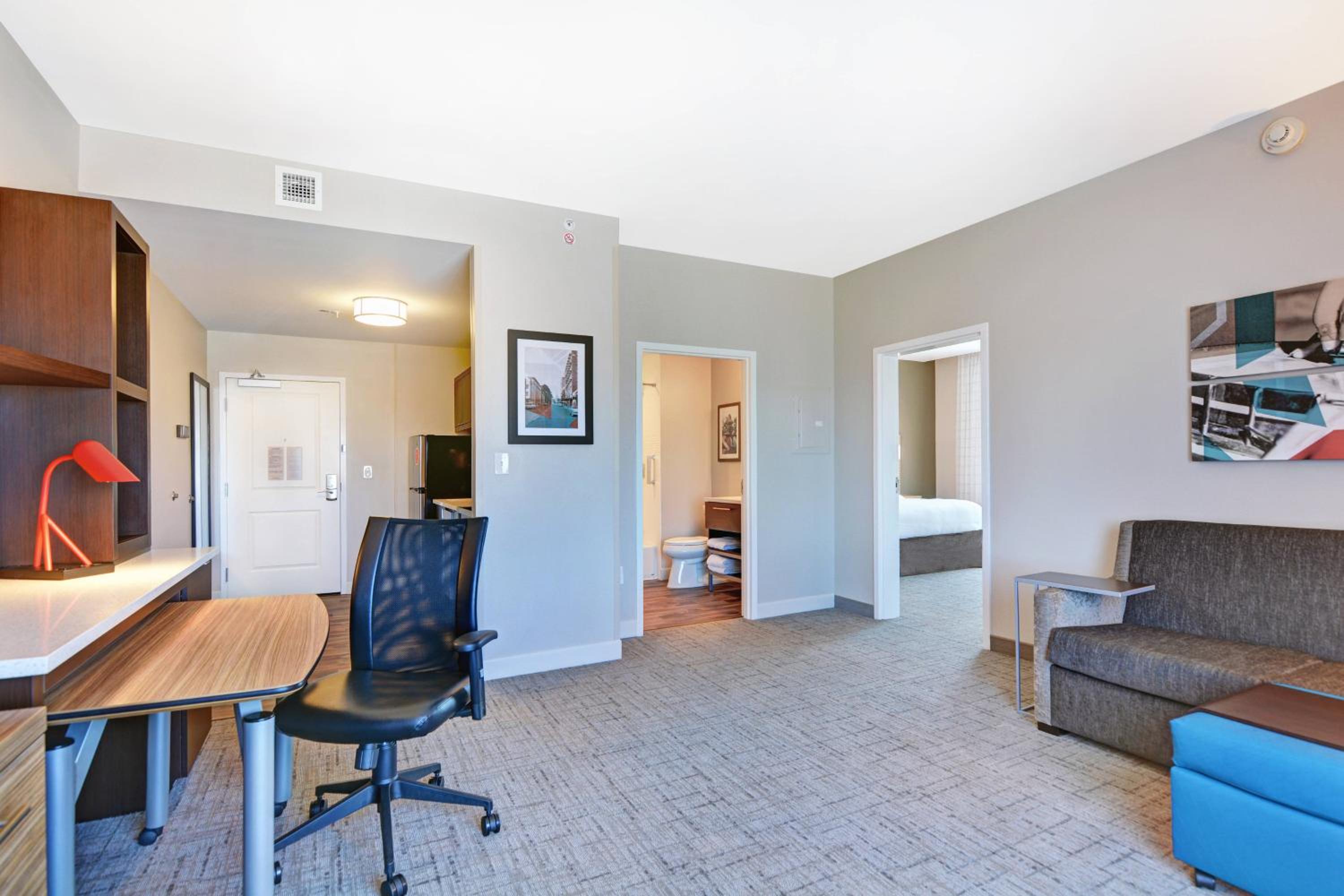 1 Bedroom Suite, 1 King, Sofa bed - Photo 7