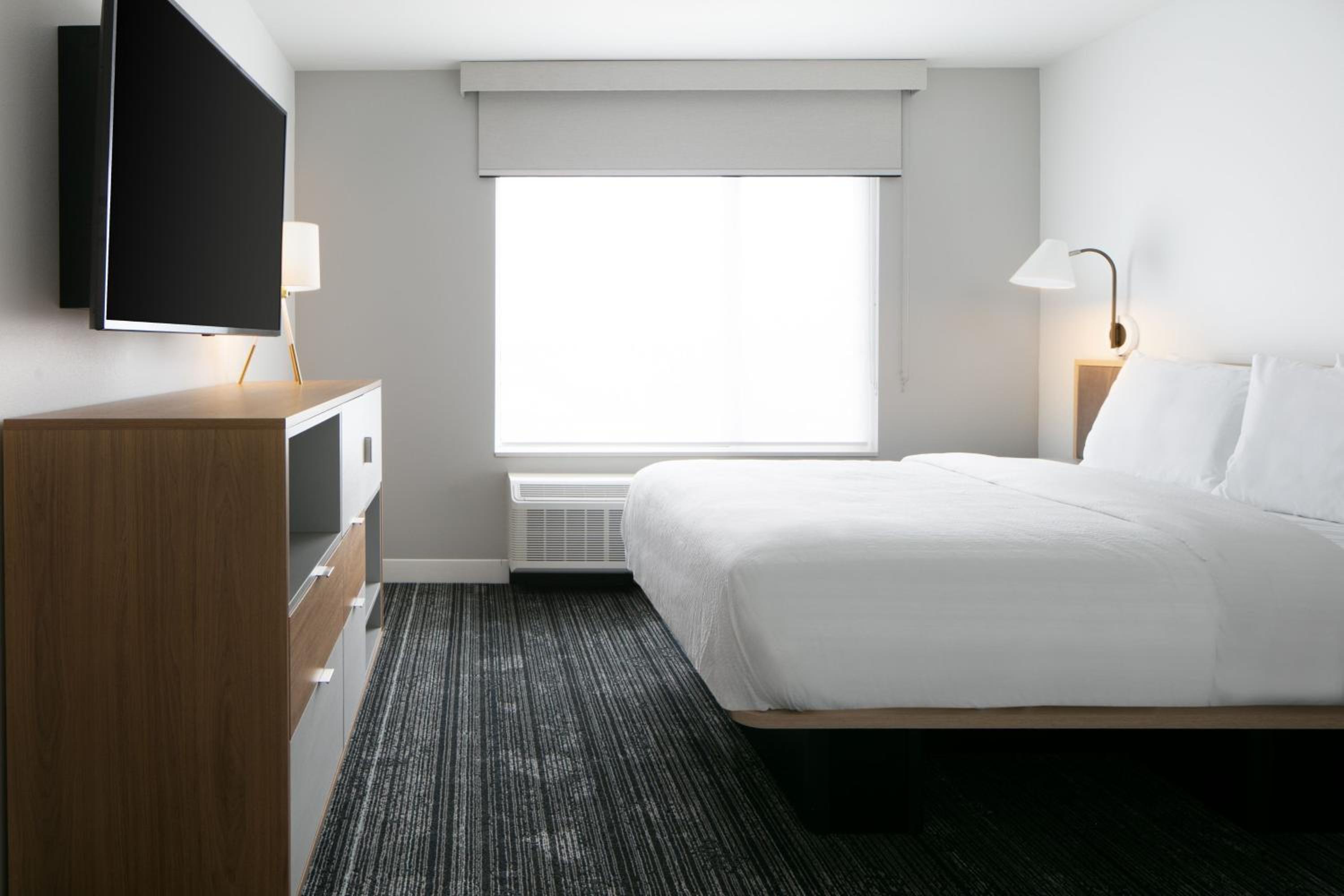 One-Bedroom King Suite with Sofa Bed  - Photo 2
