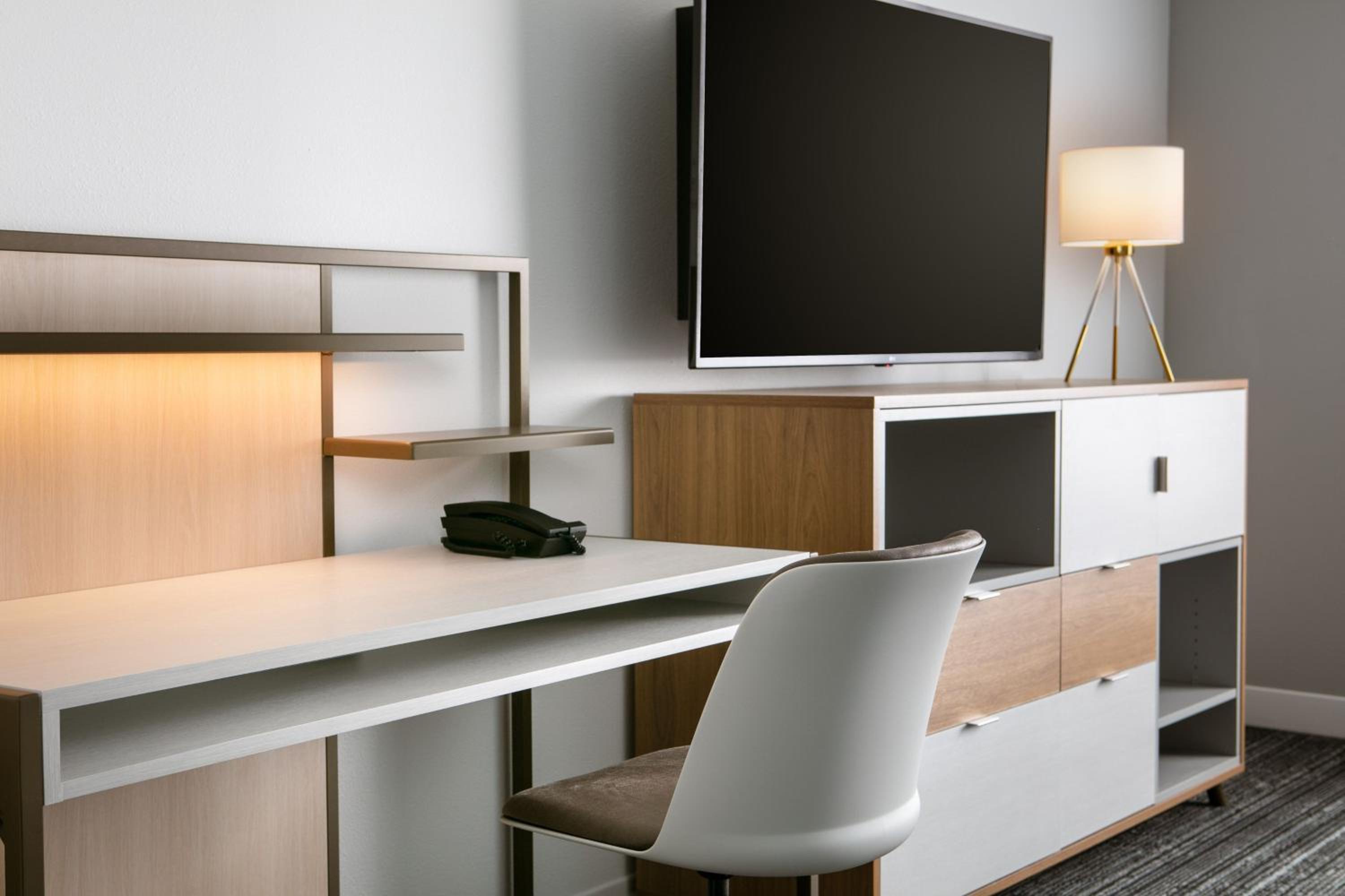 King Studio with Sofa Bed - Photo 5