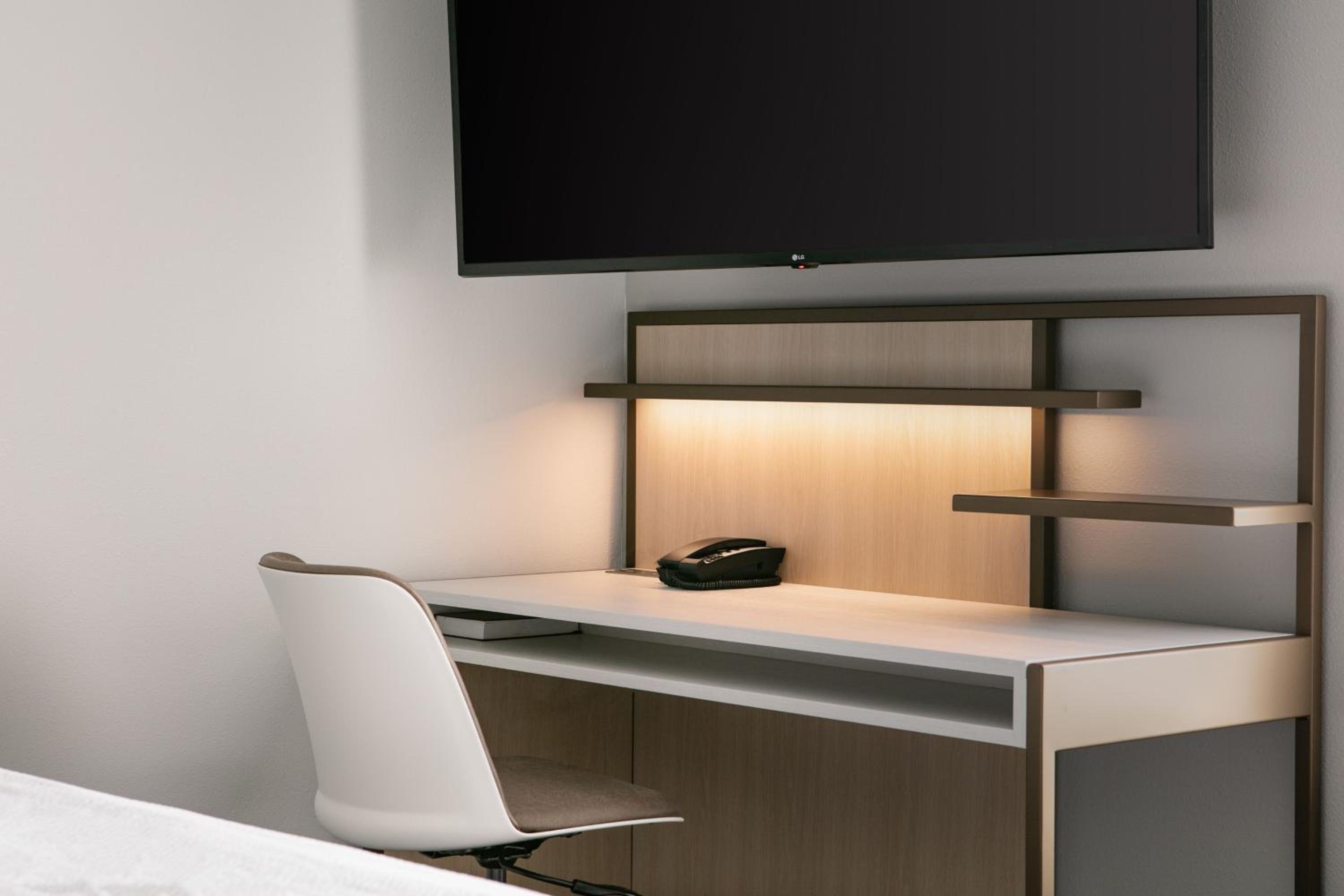 King Studio with Sofa Bed - Photo 4