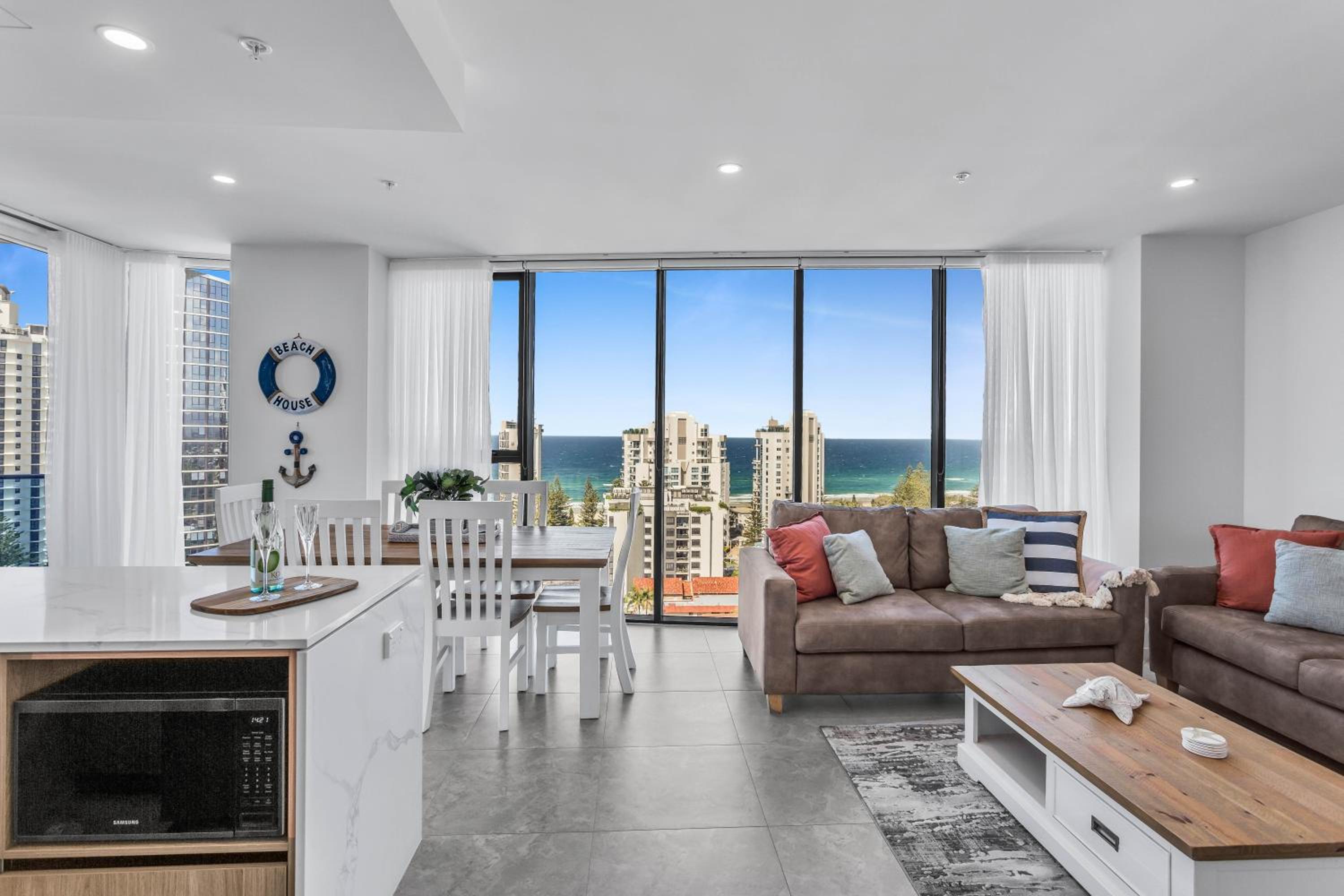 Lv14 Luxury 3 Bedroom Apartment with Sea views