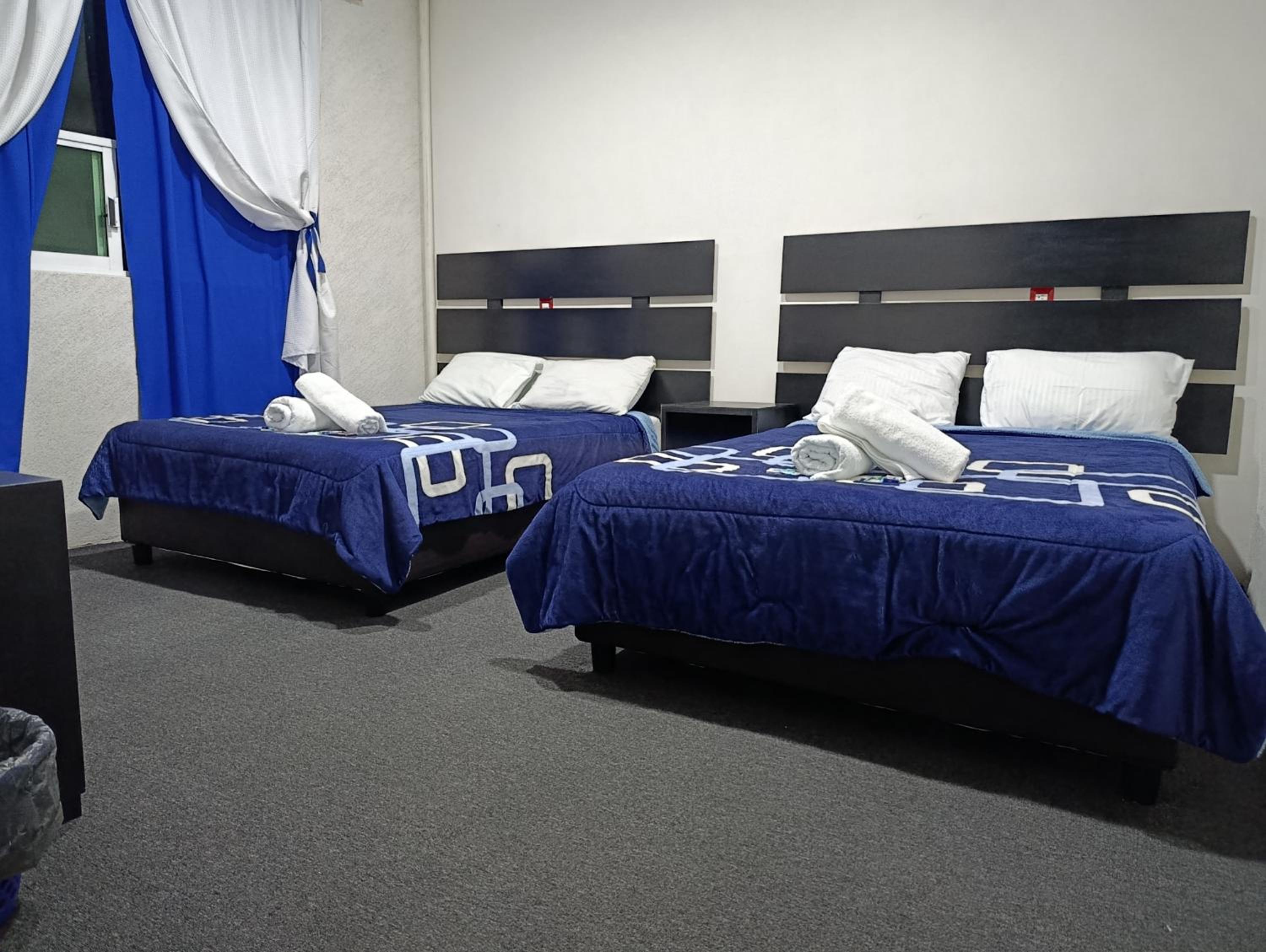 Standard Twin Room with Mountain View