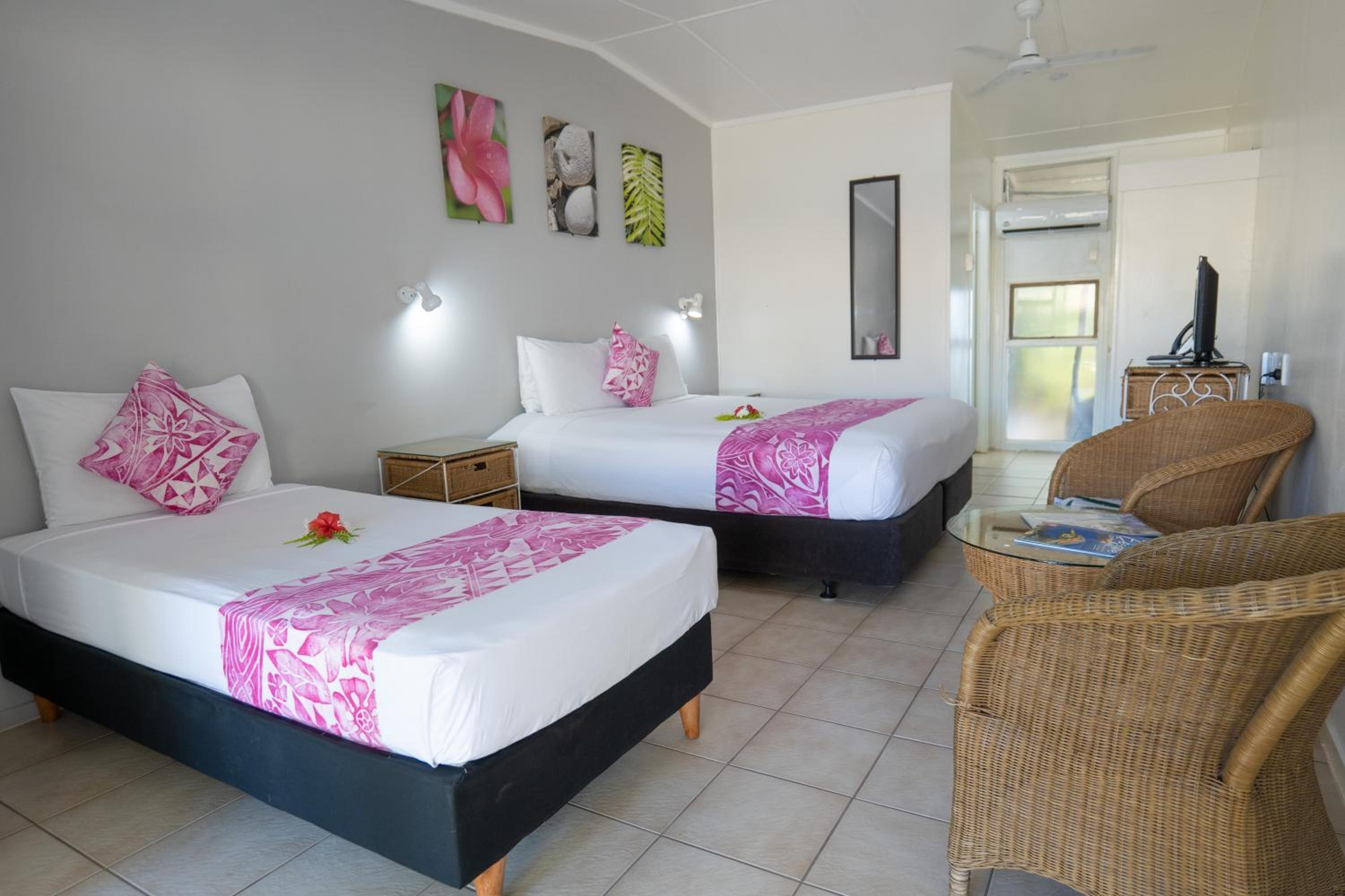 Poolside Room photo 1