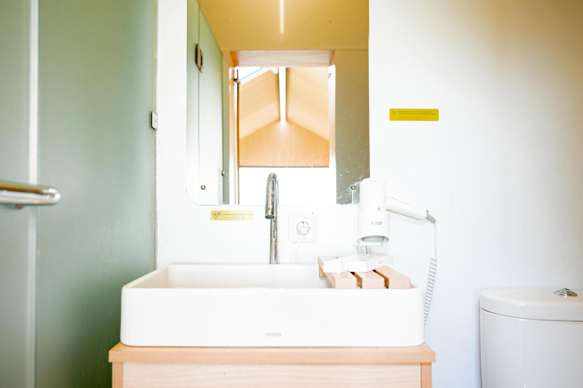 Deluxe Room - Photo 13