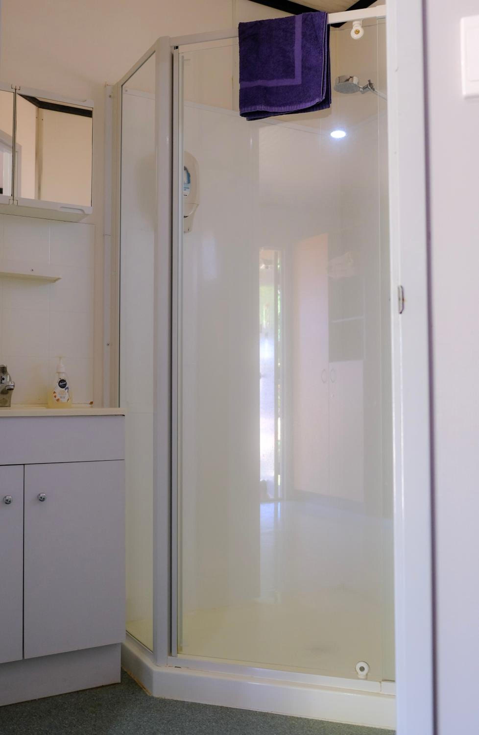 Double Room with Private Bathroom - Photo 3