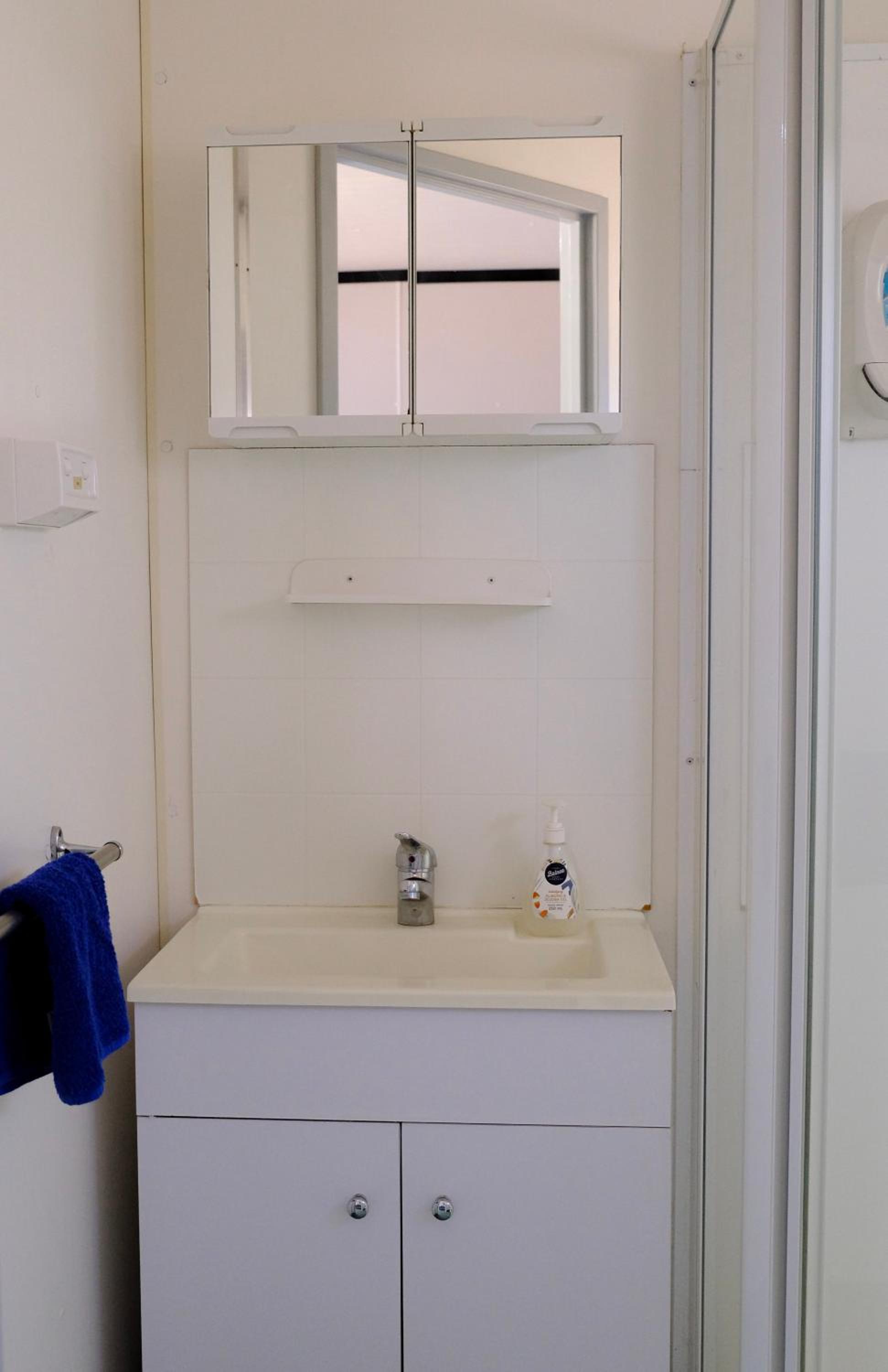 Double Room with Private Bathroom - Photo 4