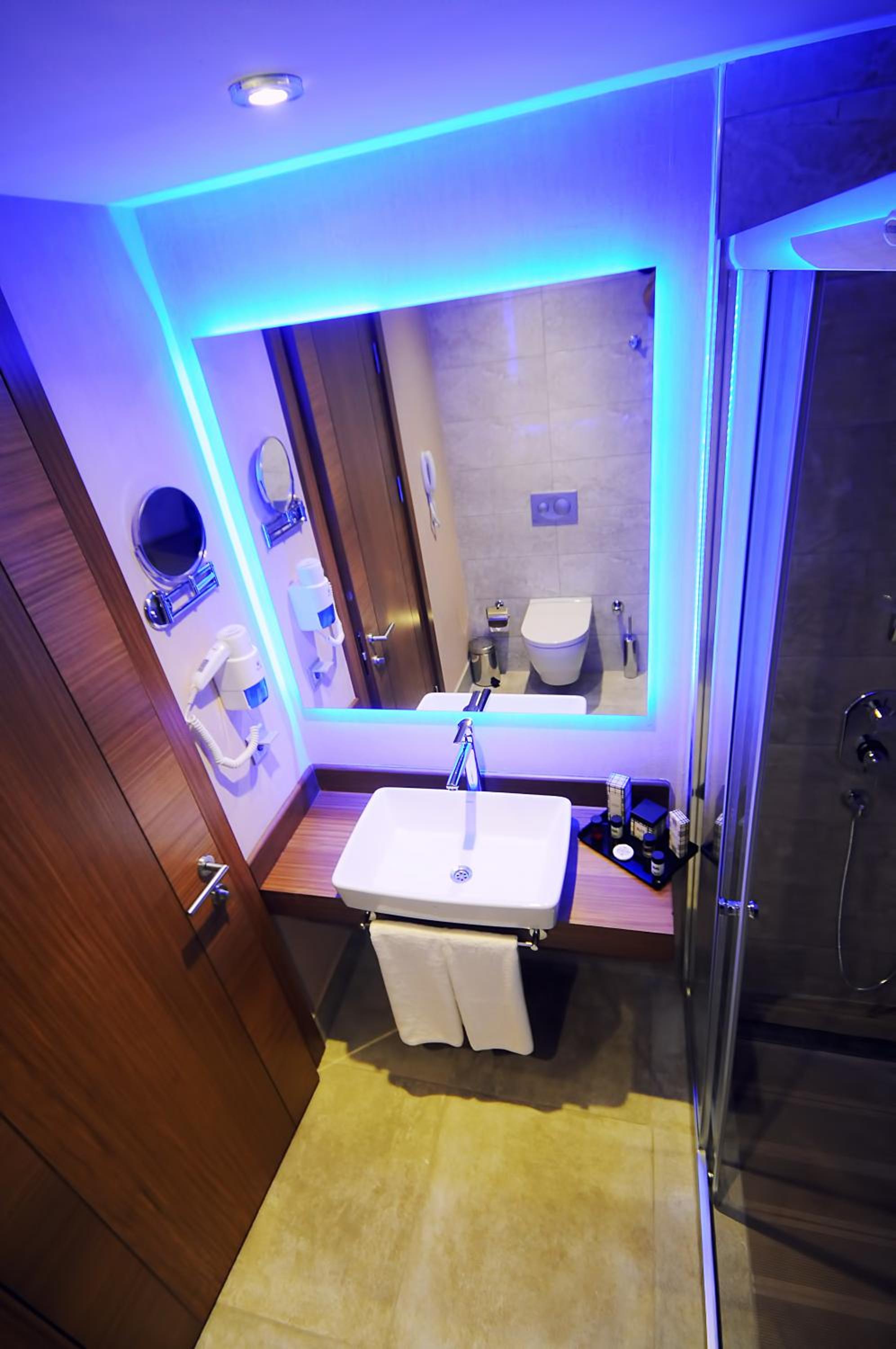 Standard Double or Twin Room - Photo 6