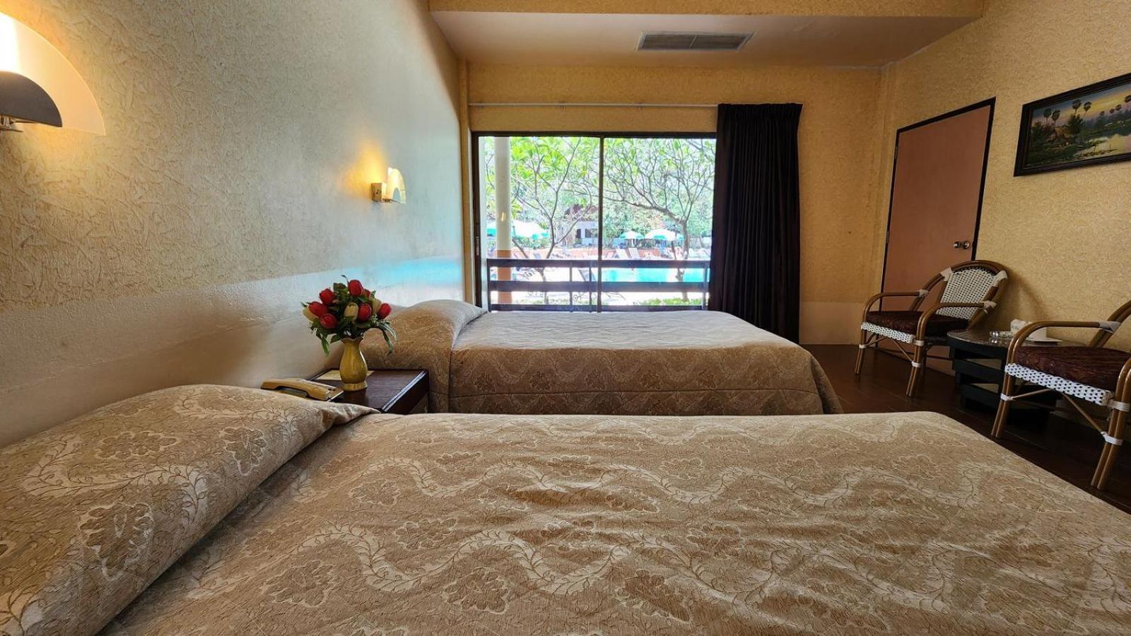 Superior Twin Room with Pool View photo 3