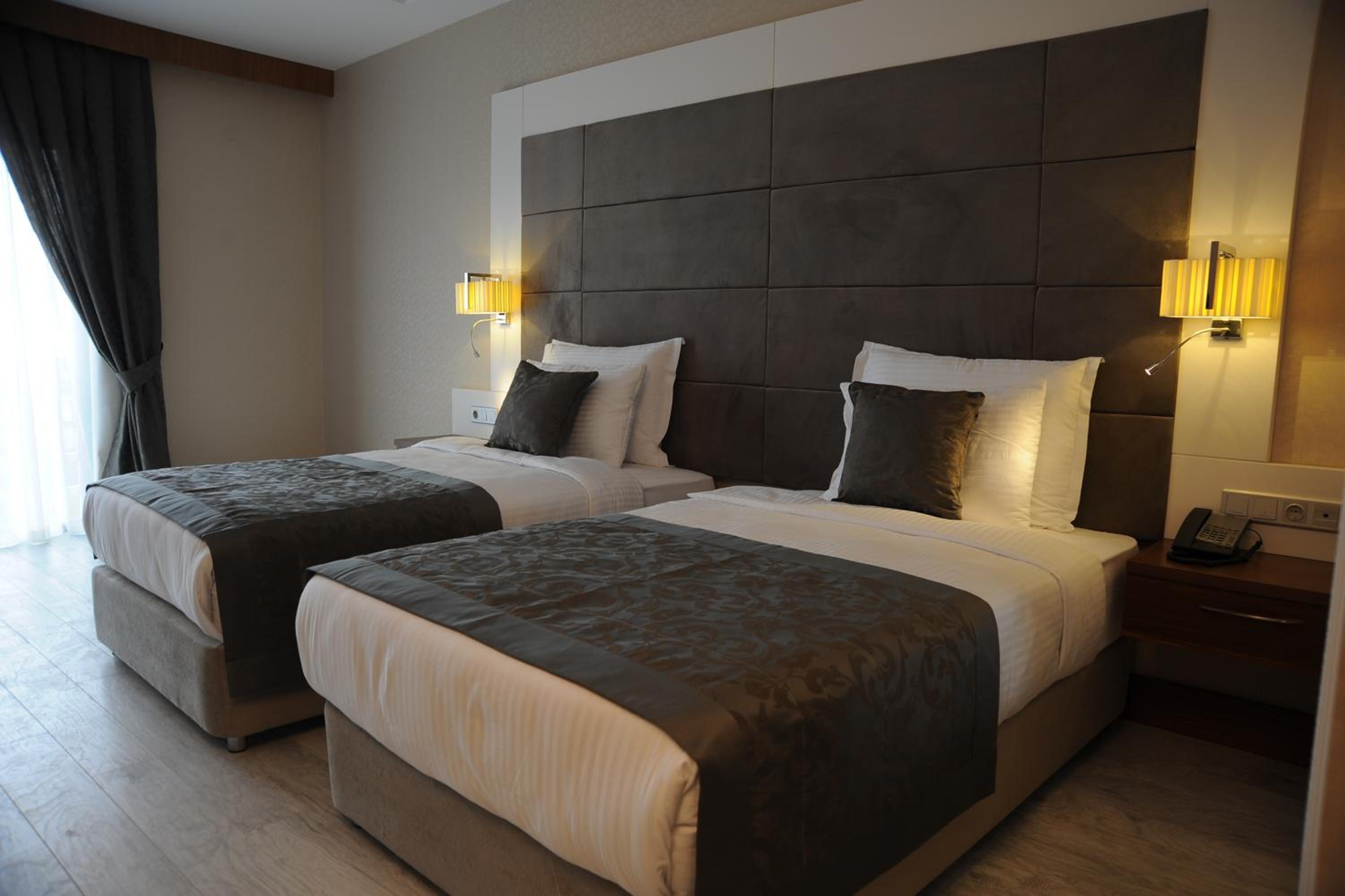 Standard Double or Twin Room - Photo 7