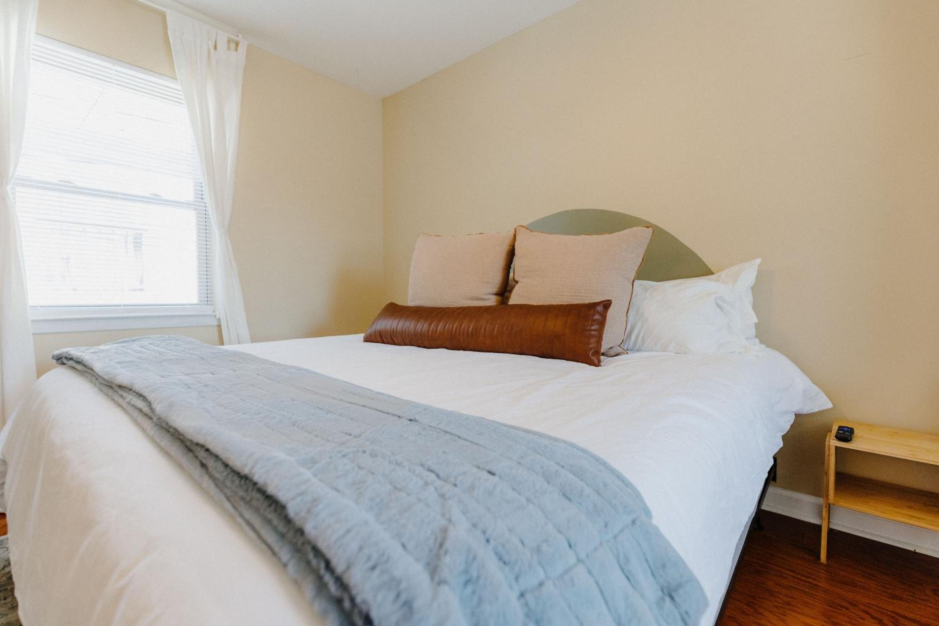Three-Bedroom Apartment - Photo 42