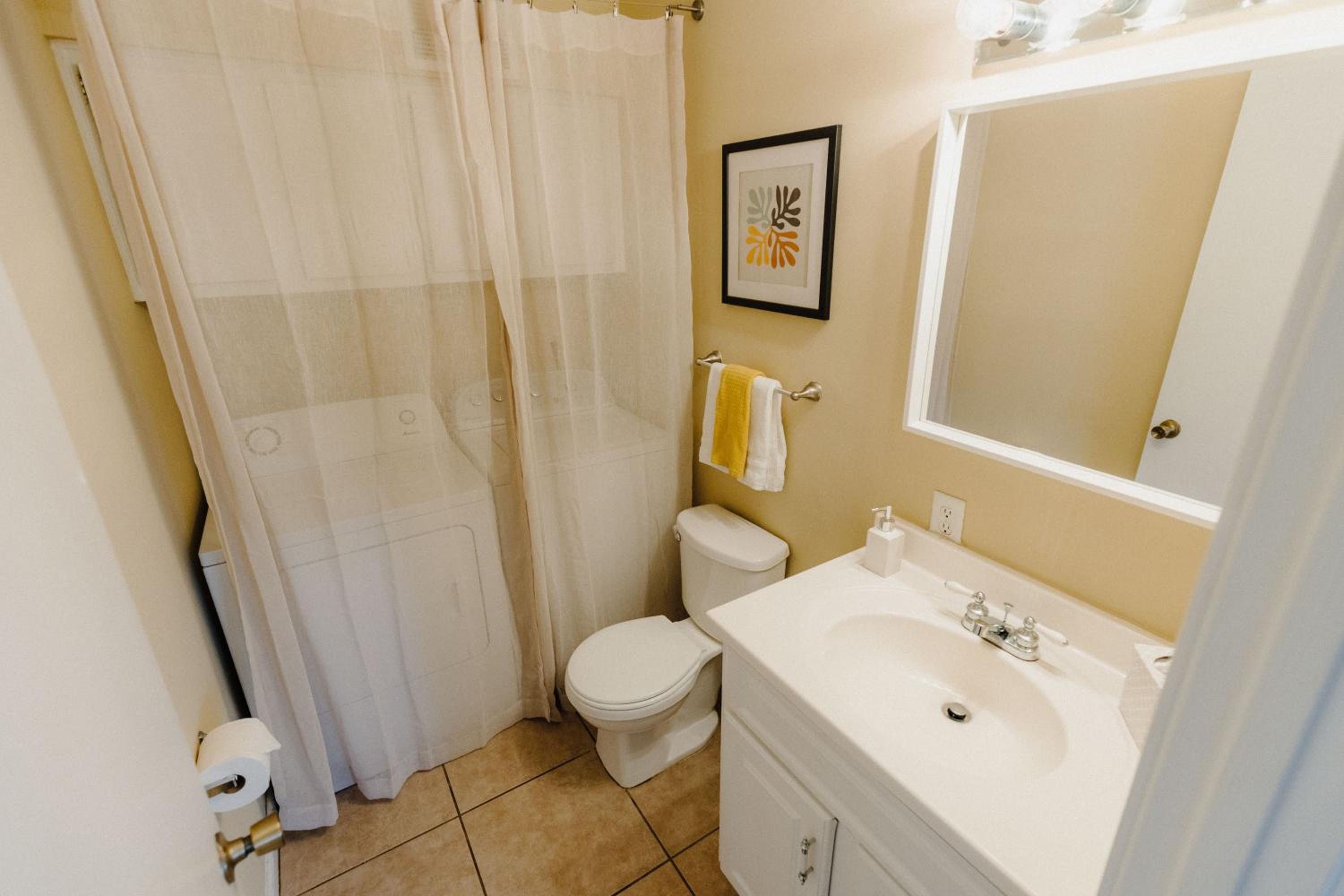 Three-Bedroom Apartment - Photo 35