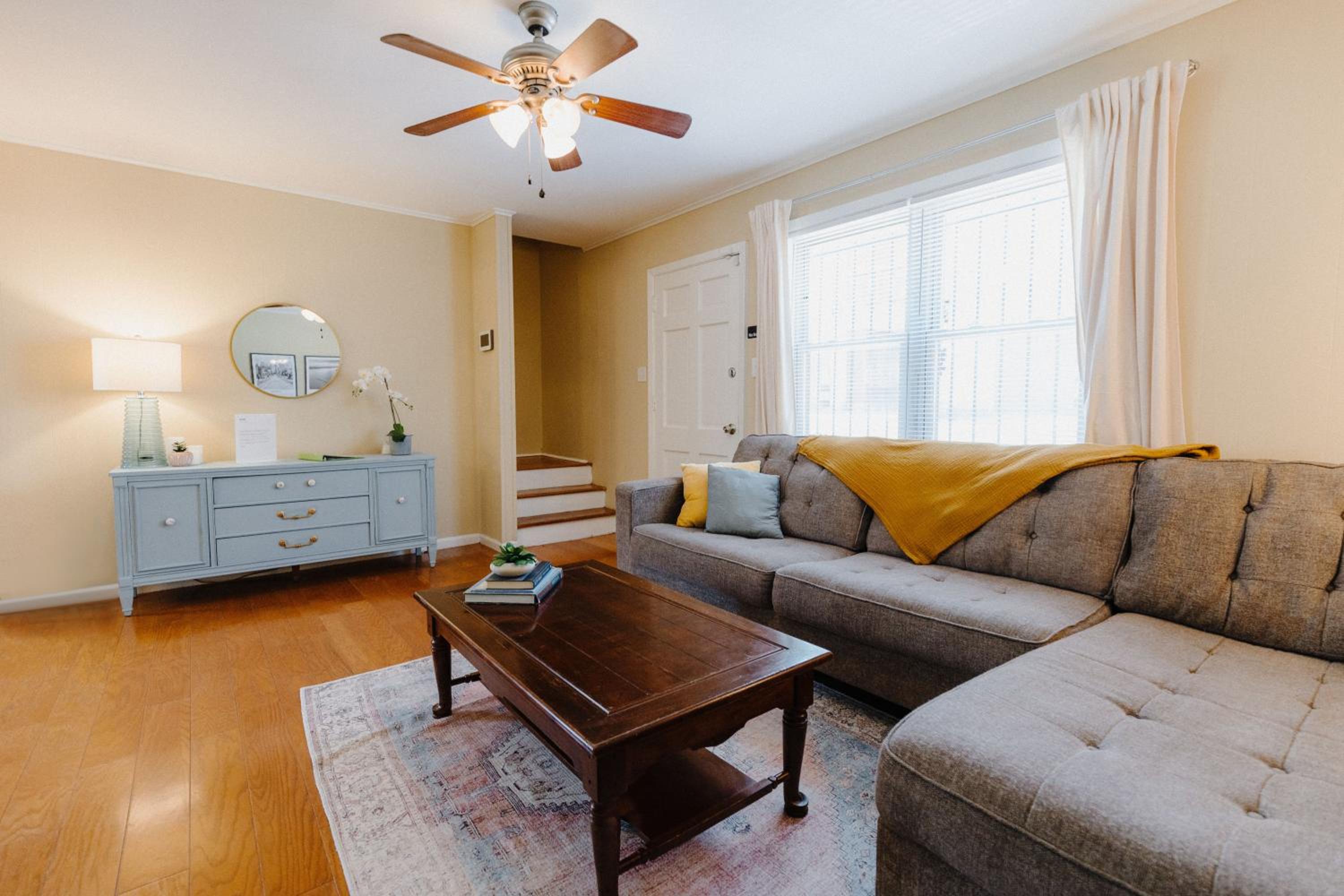 Three-Bedroom Apartment - Photo 4