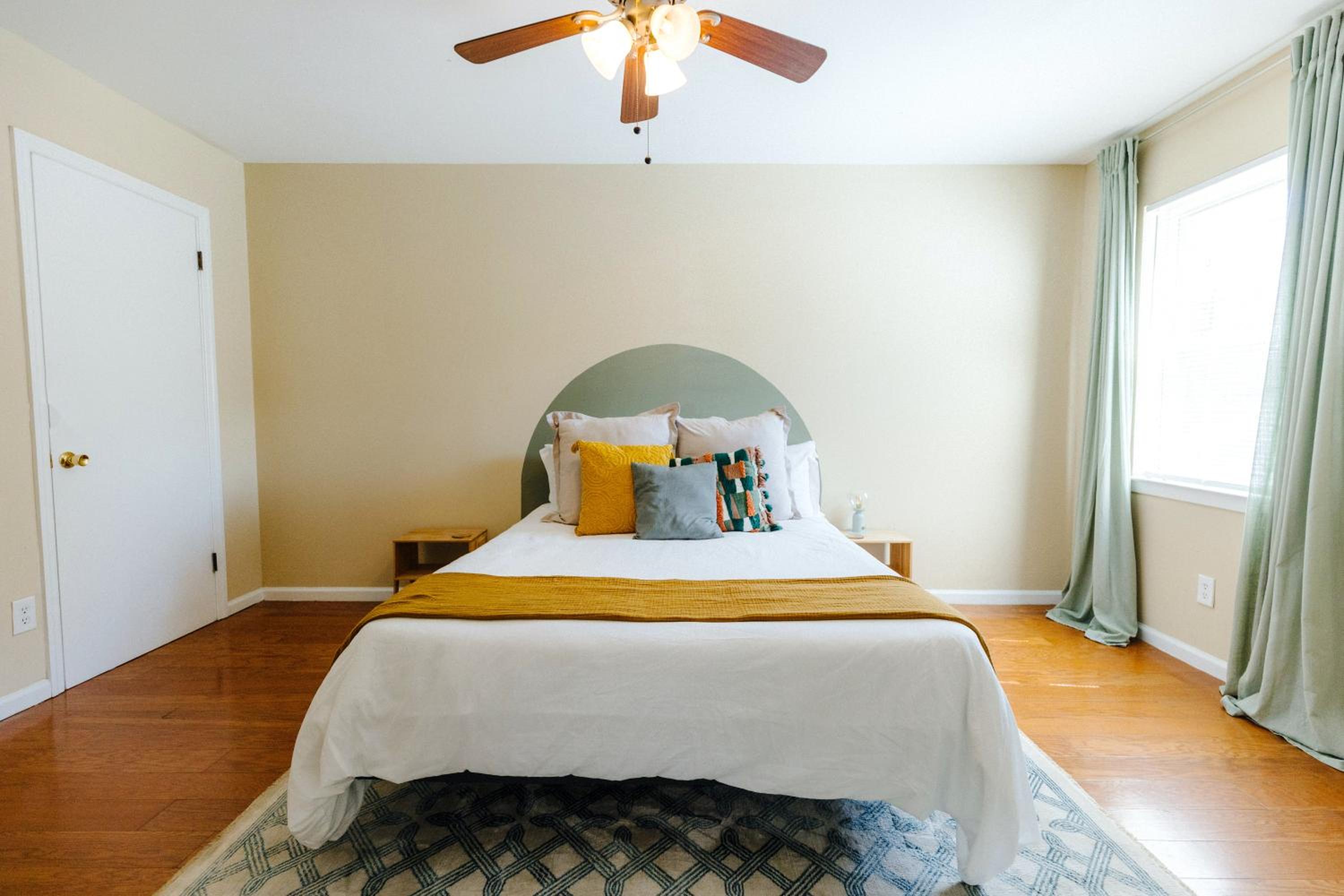 Three-Bedroom Apartment - Photo 16