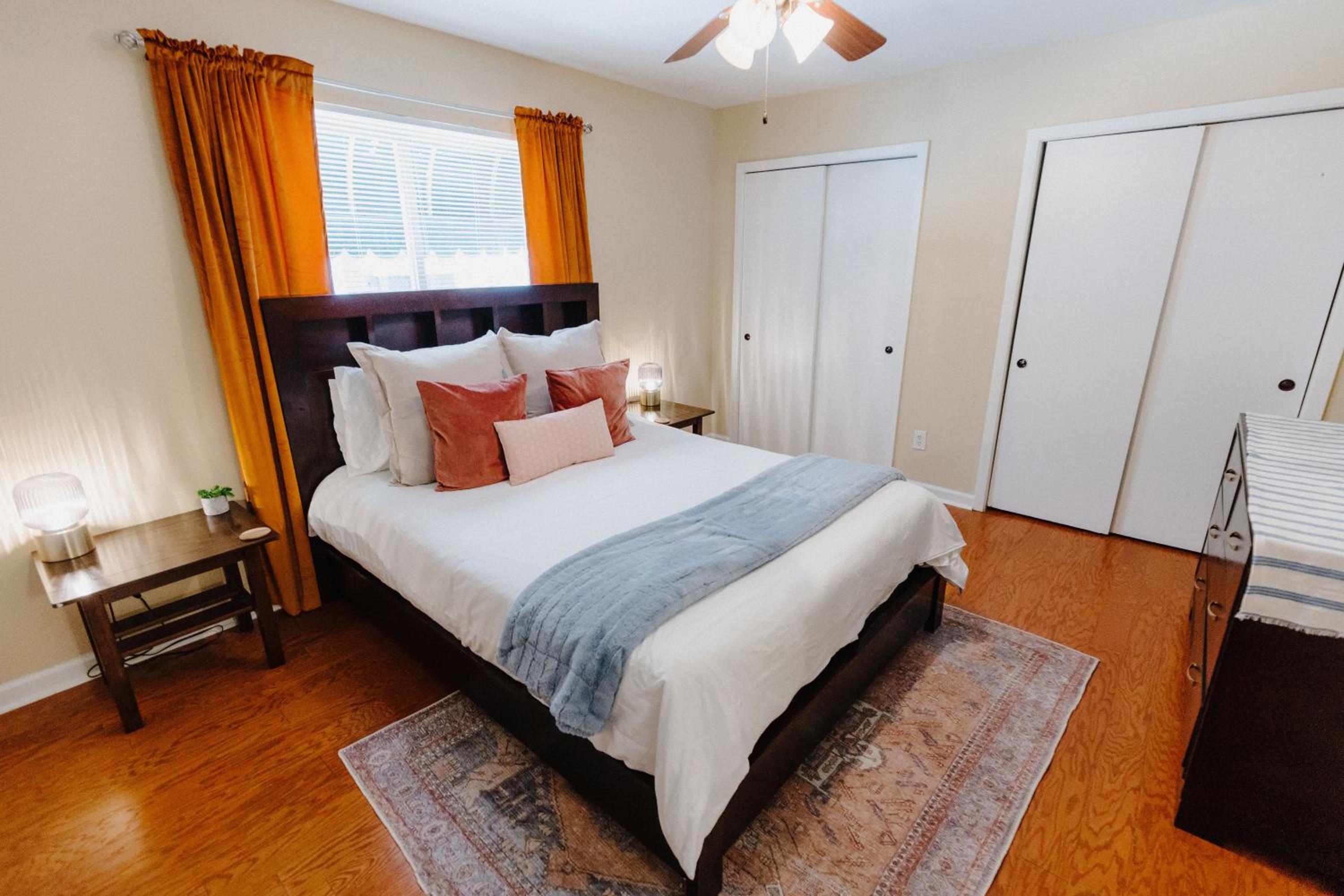 Three-Bedroom Apartment - Photo 21
