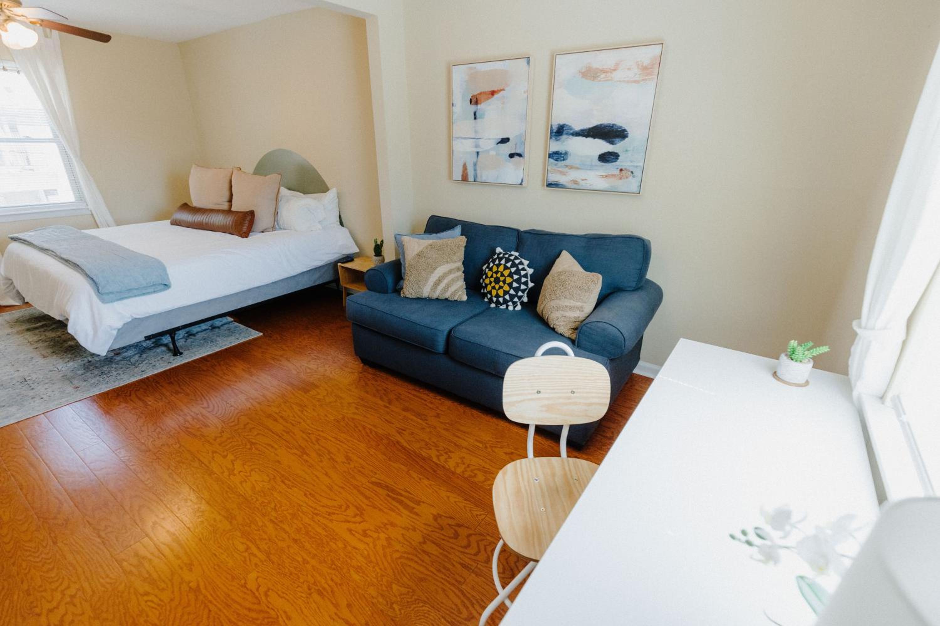 Three-Bedroom Apartment - Photo 22
