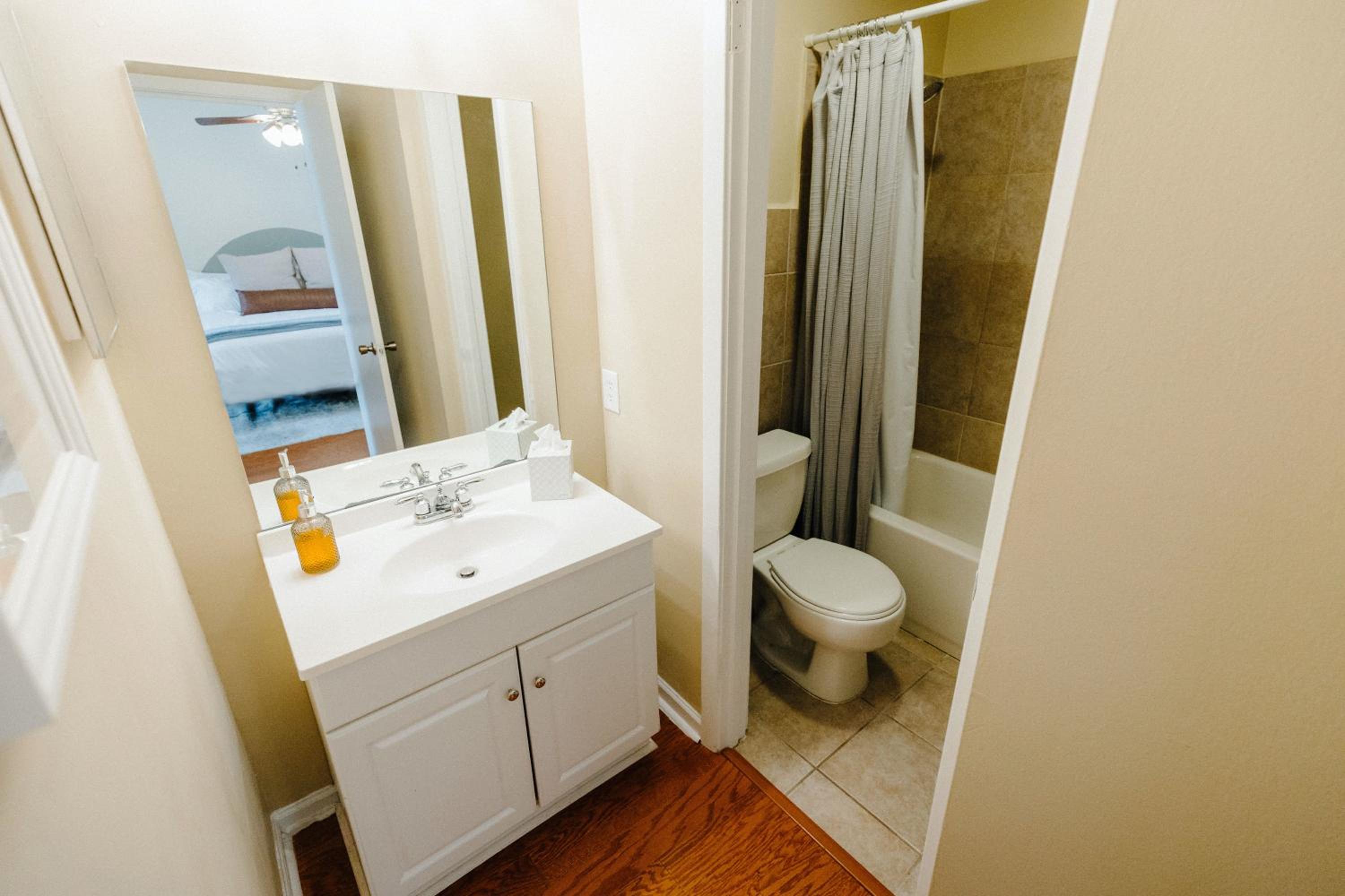 Three-Bedroom Apartment - Photo 25