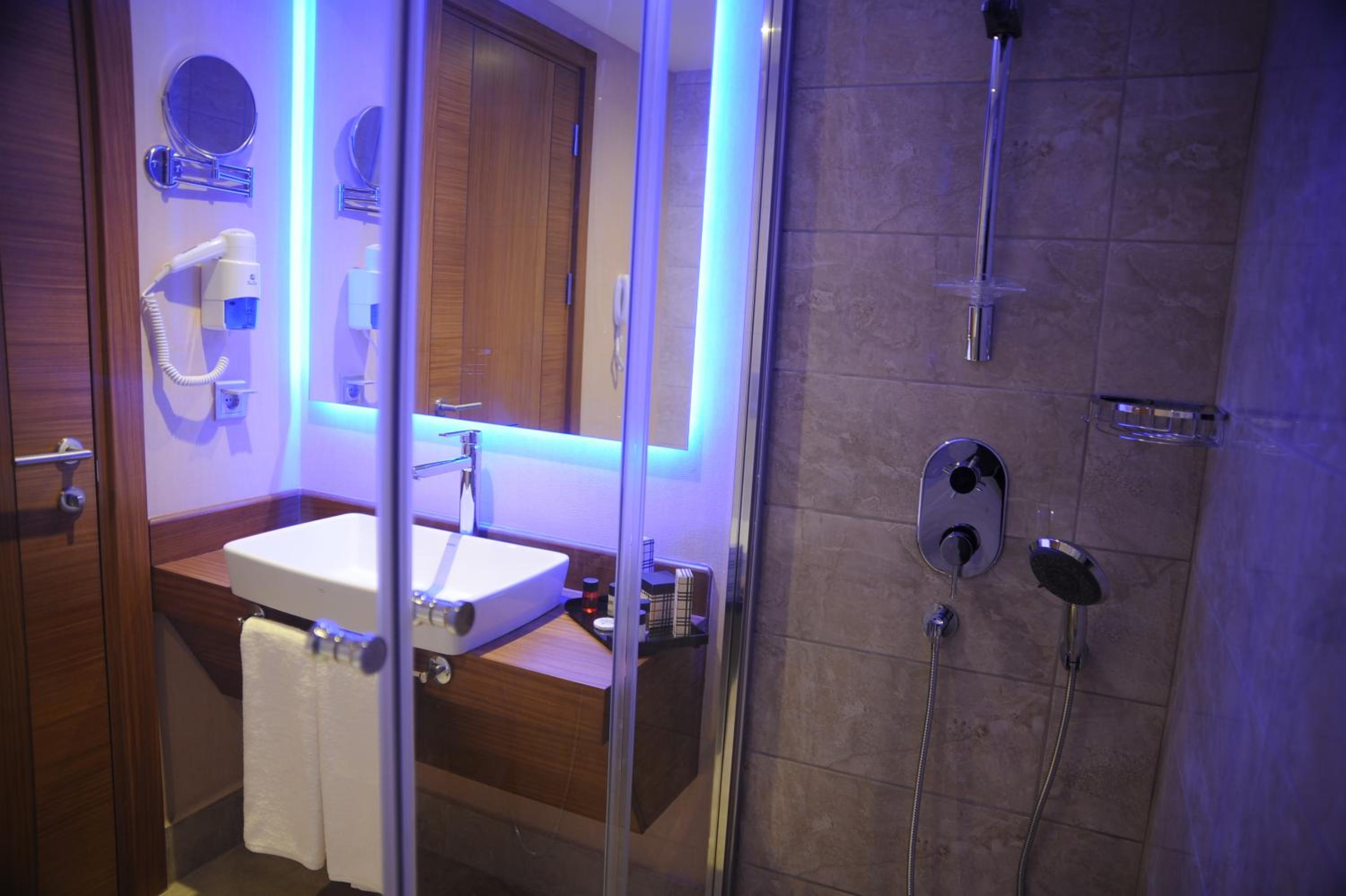 Standard Double or Twin Room - Photo 3