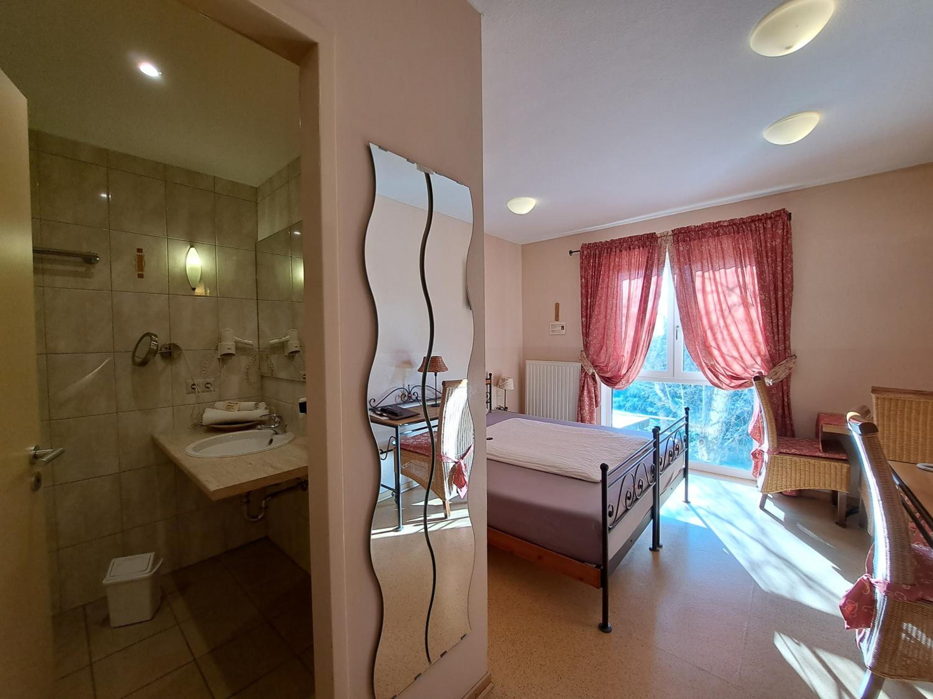 Deluxe Single Room photo 3