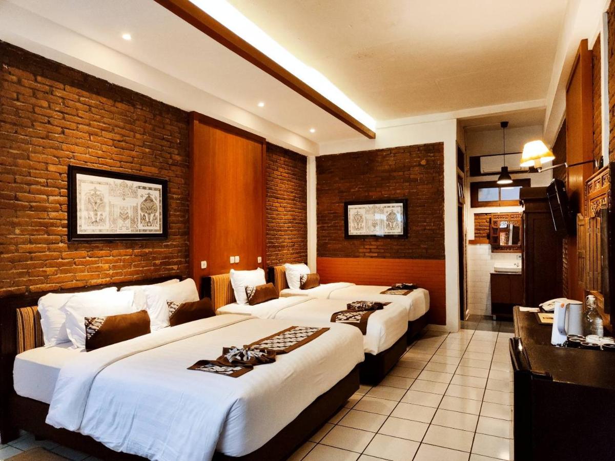 Deluxe Family Room