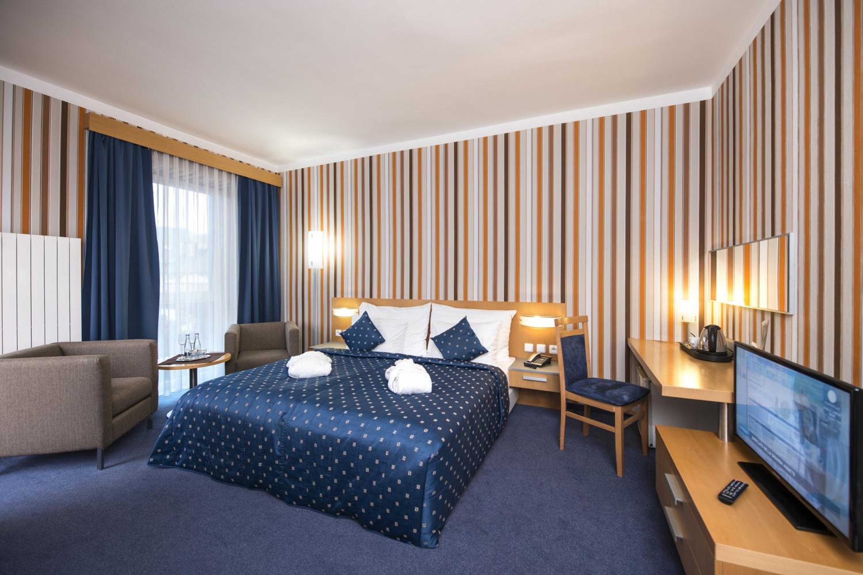 Standard Double Room - Photo 8