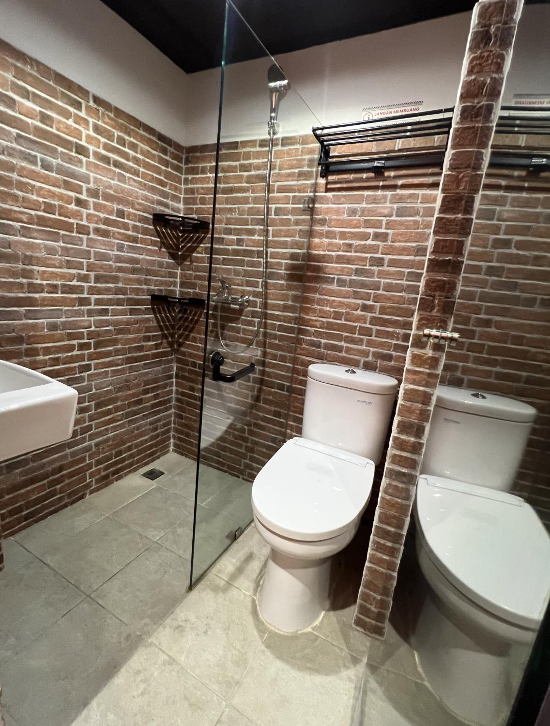 Standard King Room - Photo 27