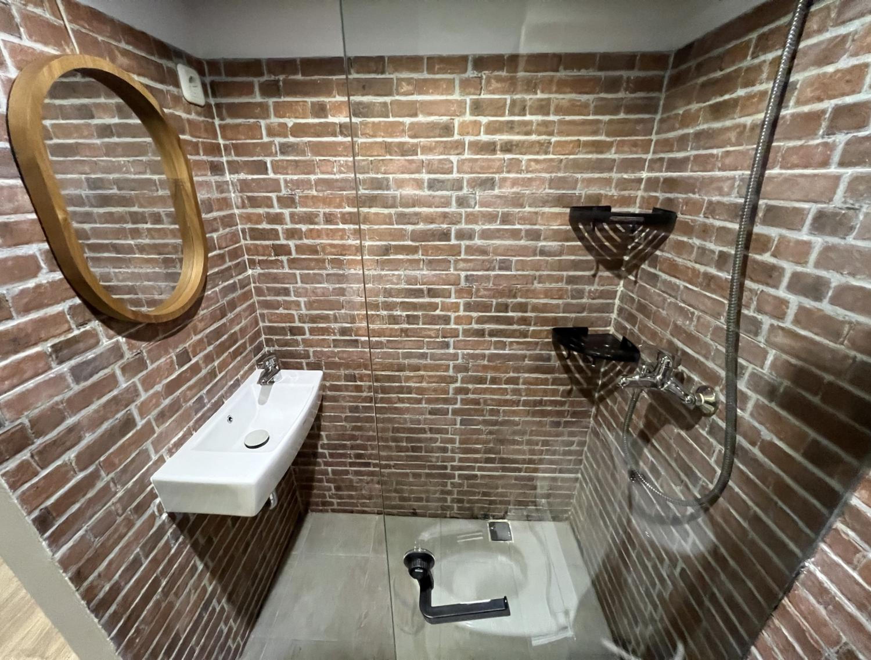 Standard King Room - Photo 29